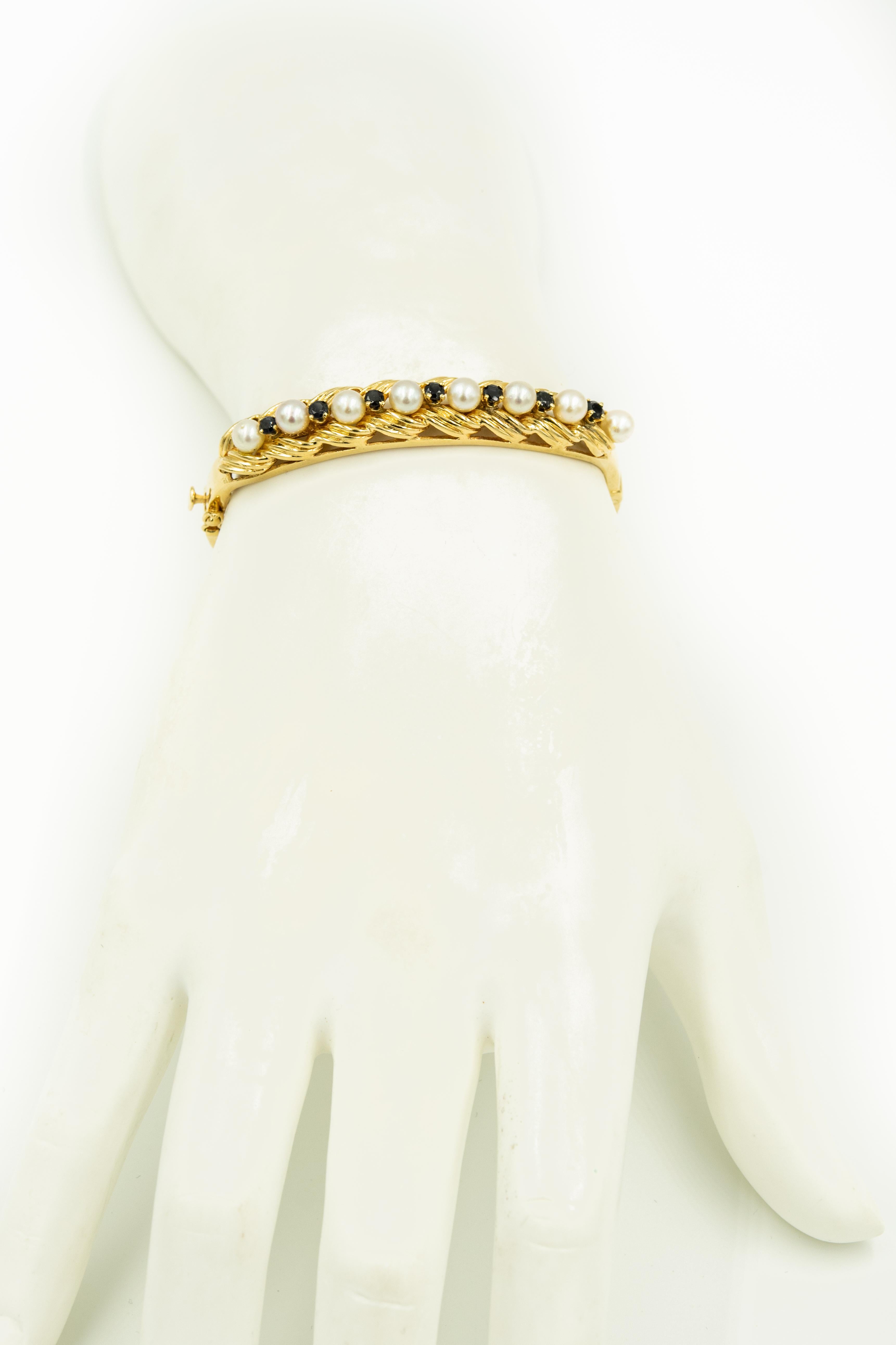 1950s Cultured Pearl Sapphire Ribbed Yellow Gold Bangle Bracelet 1