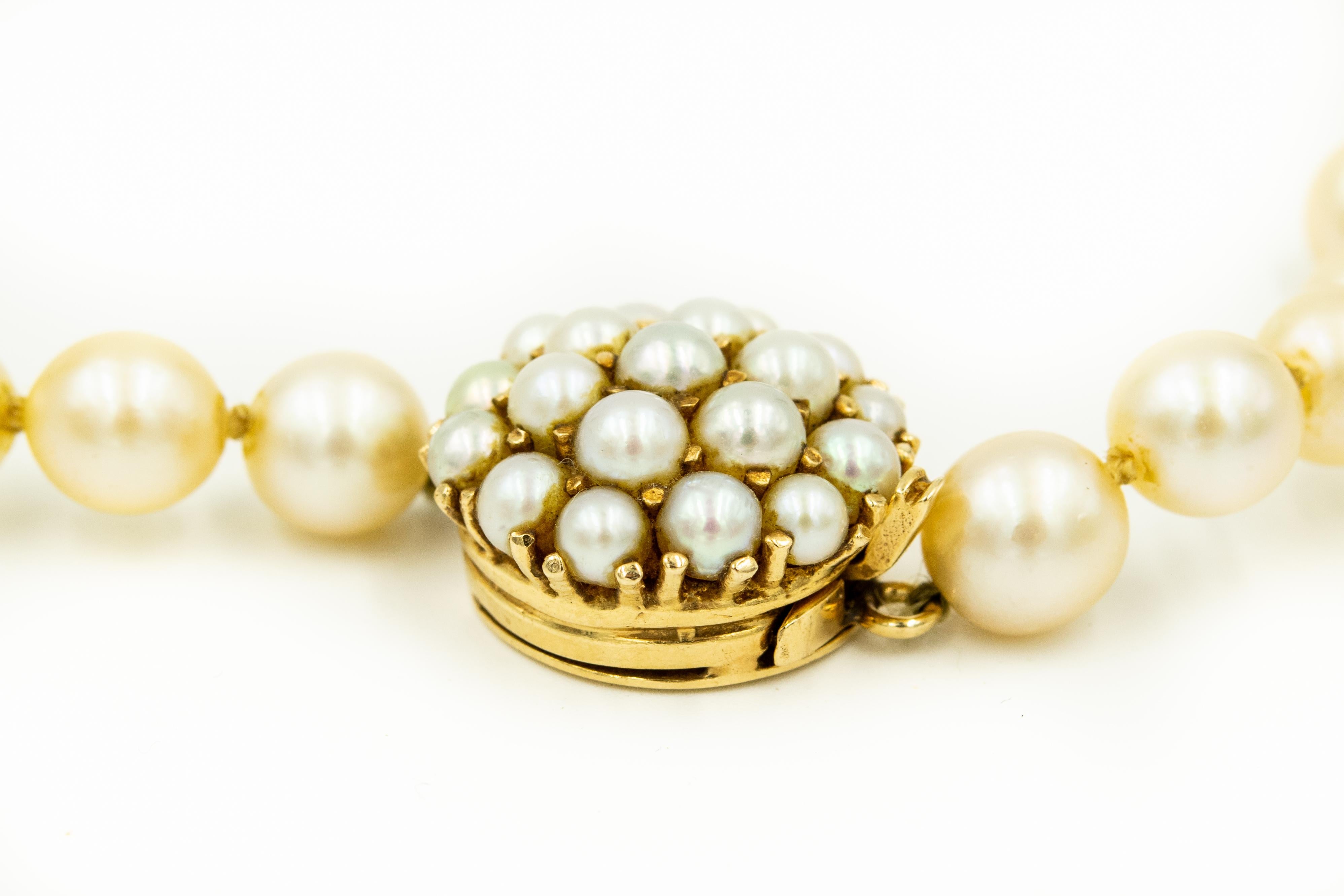 Perle Collier de perles de culture des années 1950 avec grappe de dômes de perles fermoir en or jaune en vente