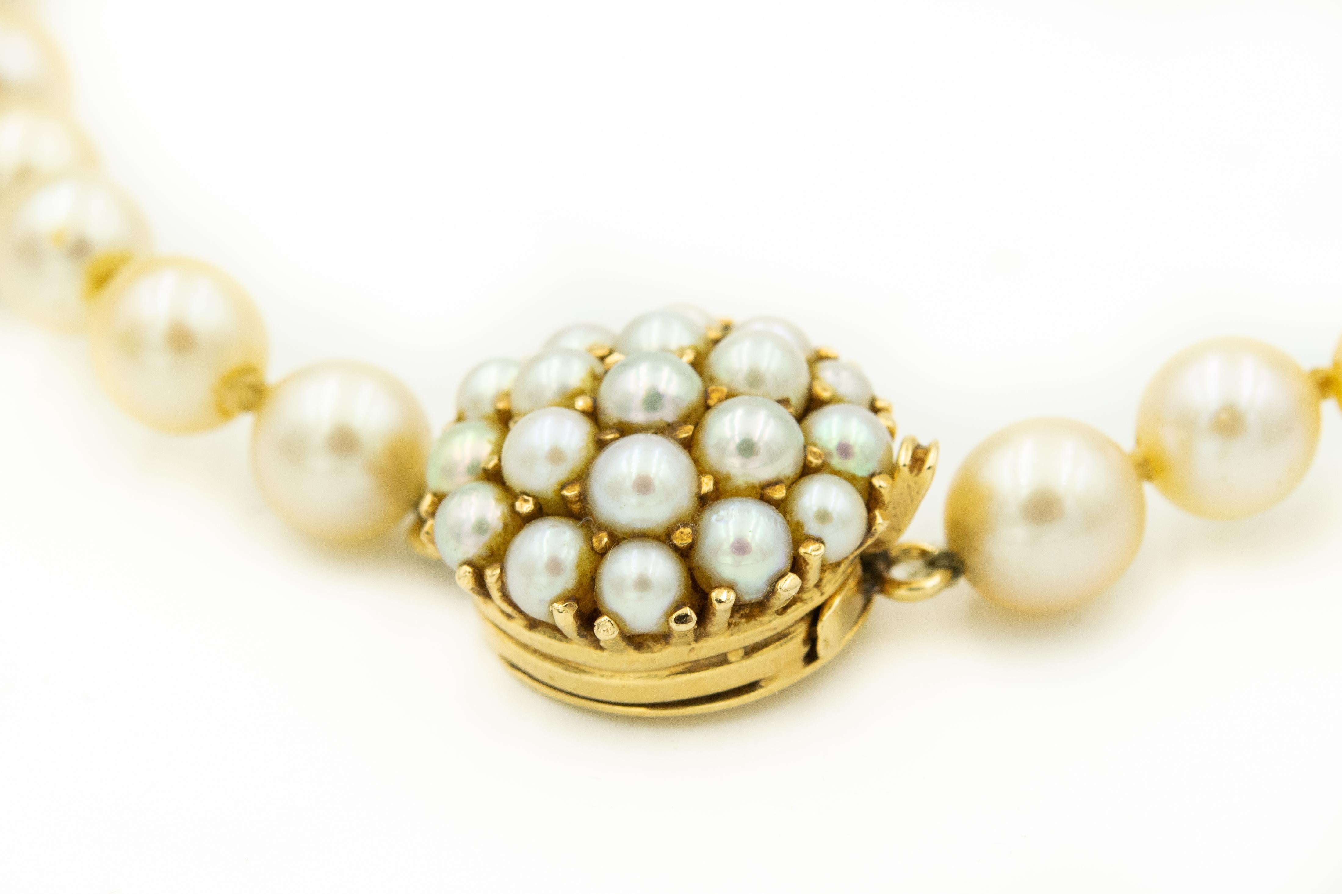 1950s Cultured Pearl Strand with Pearl Dome Cluster Yellow Gold Clasp Necklace In Good Condition For Sale In Miami Beach, FL