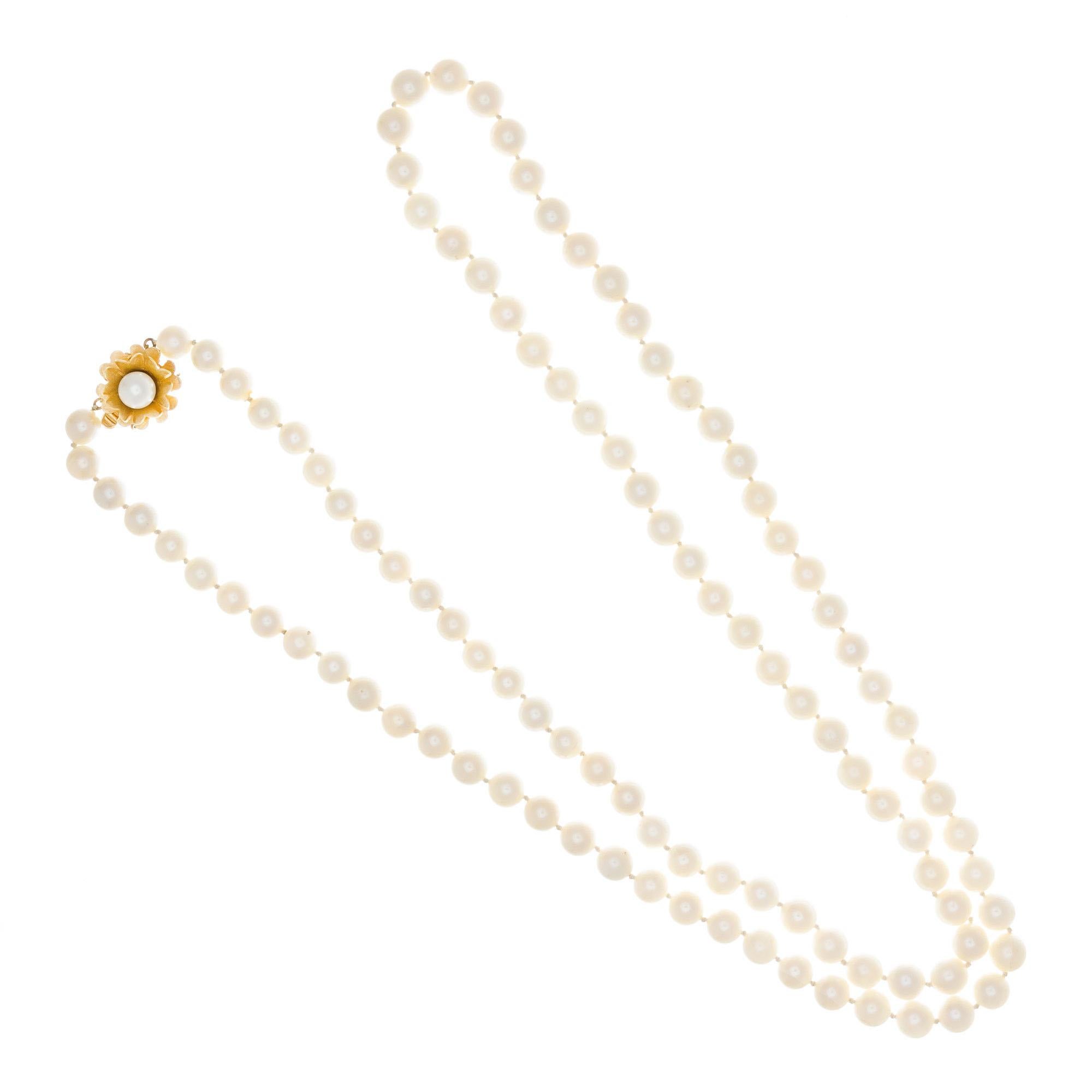 Taille ronde Collier en or jaune avec perles de culture des années 1950 en vente