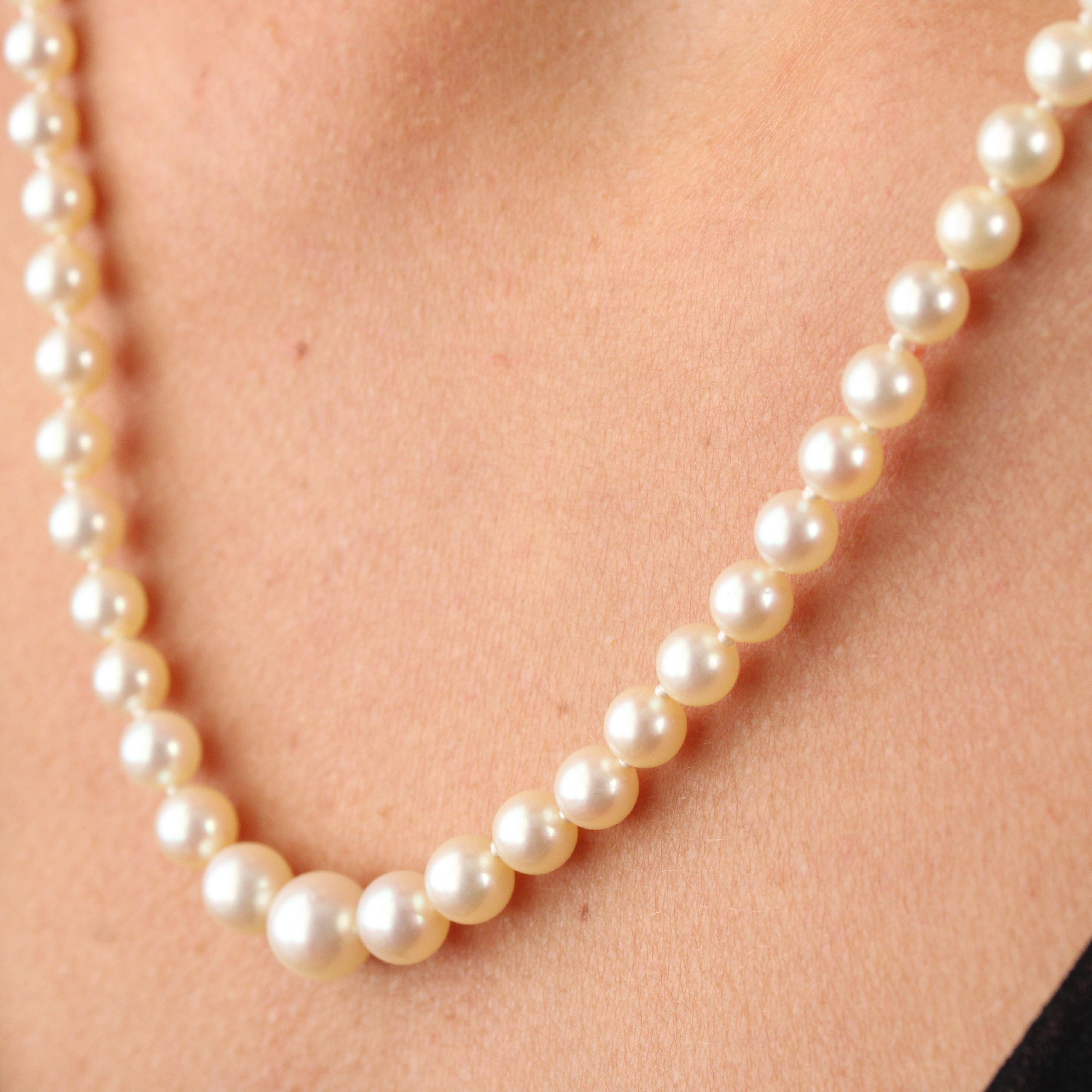 Retro 1950s Cultured Round White Pearl Necklace For Sale