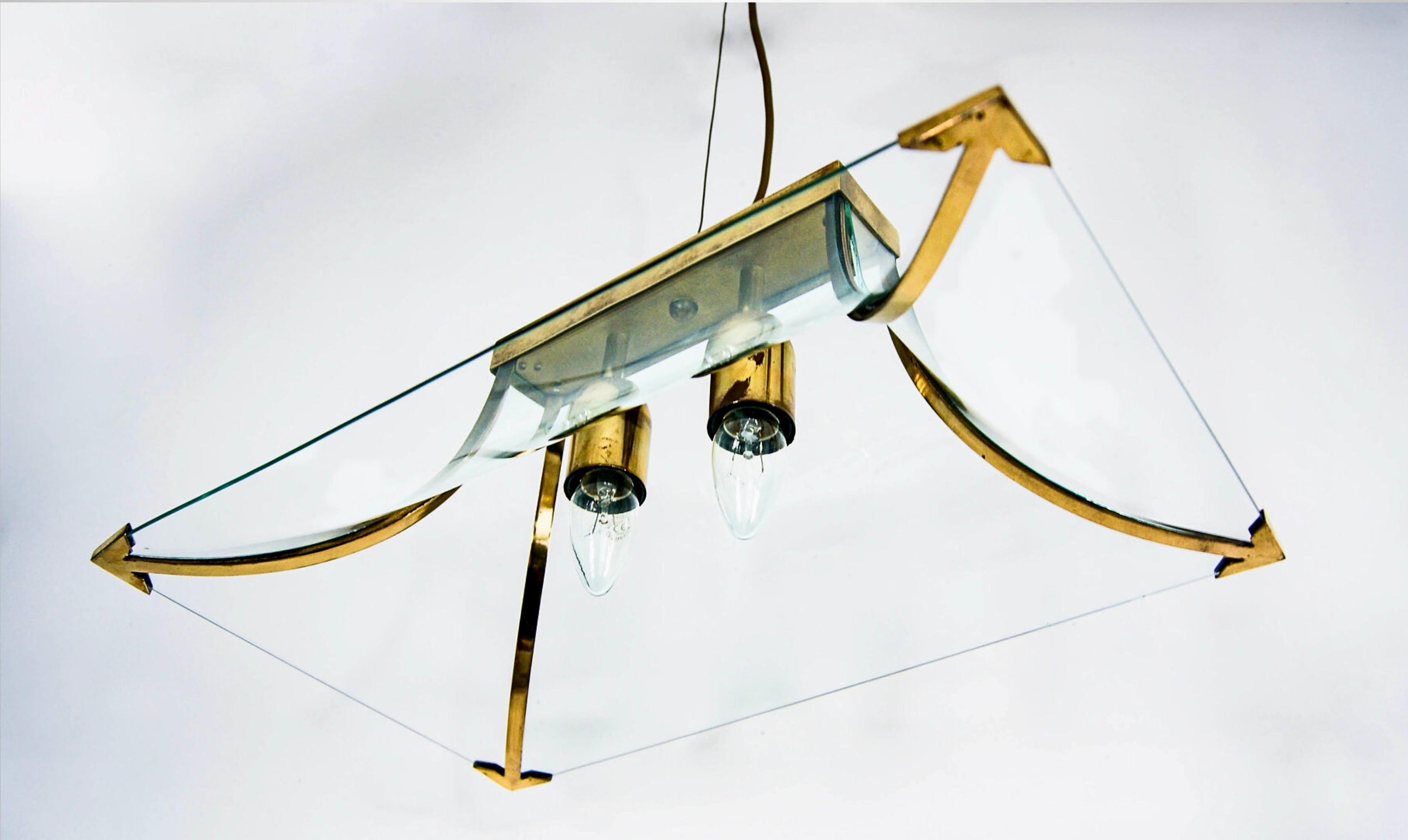 1950s Curved Glass & Brass Counterbalance Suspension Chandelier Esperia Attr. In Good Condition For Sale In Torquay, GB