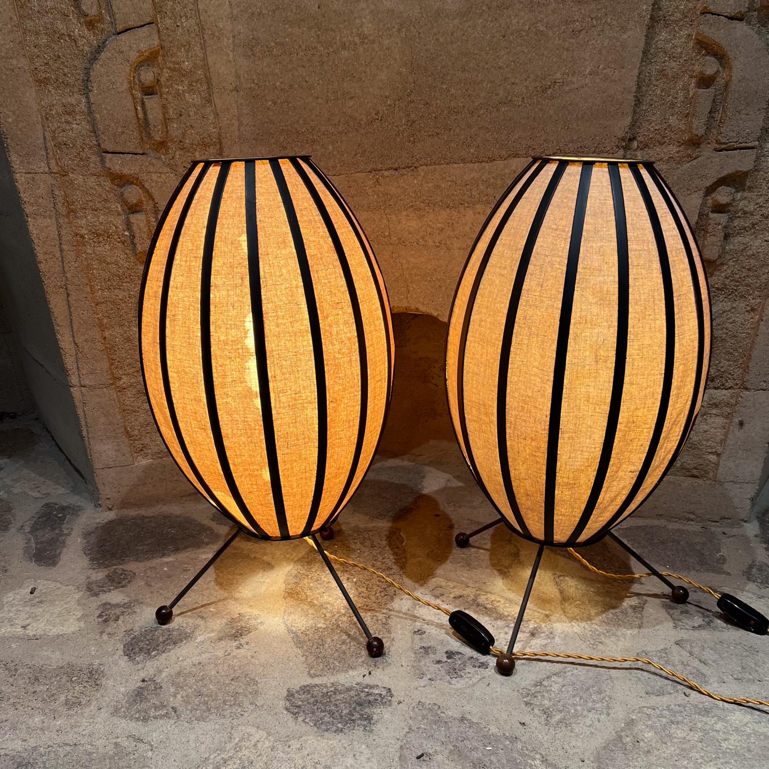 Mid-Century Modern 1950s Customs Ball and Ball Tripod Table Lamp Pair Style Nelson en vente