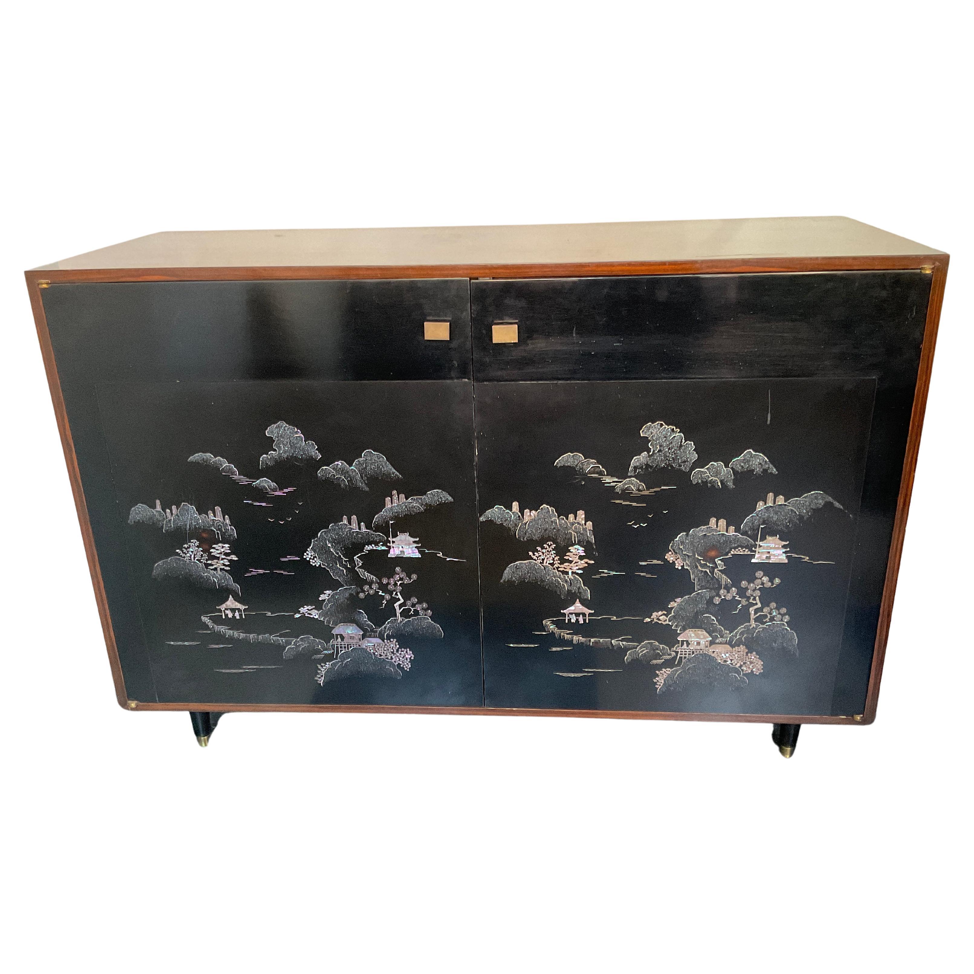 Cómoda de Chinoiserie de los años 50 hecha a medida en palisandro y laca negra