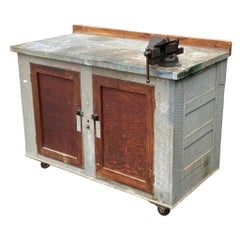Etabli industriel rustique sur roulettes des années 1950, fait sur mesure