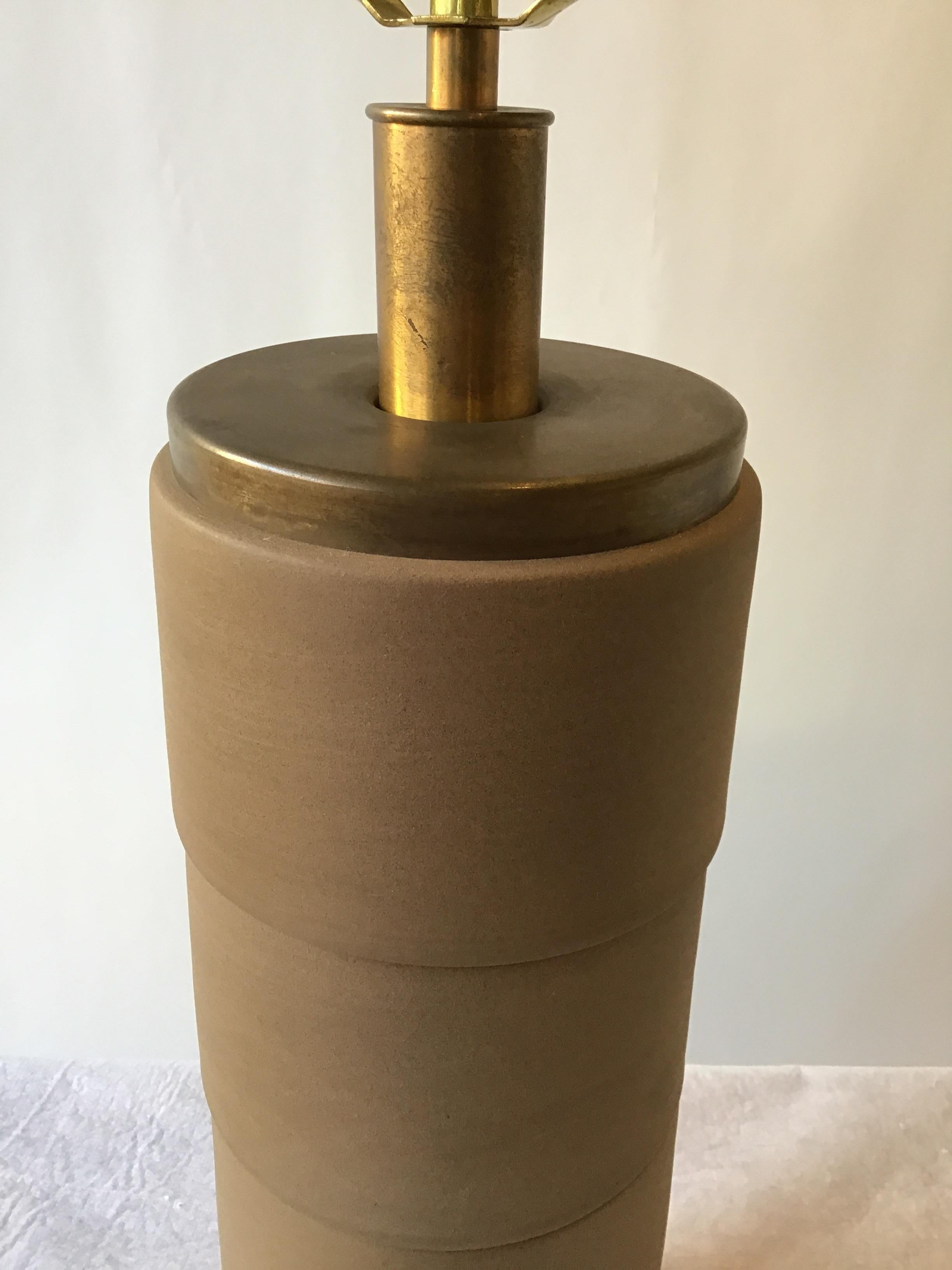 Milieu du XXe siècle lampe en céramique cylindrique des années 1950 en vente