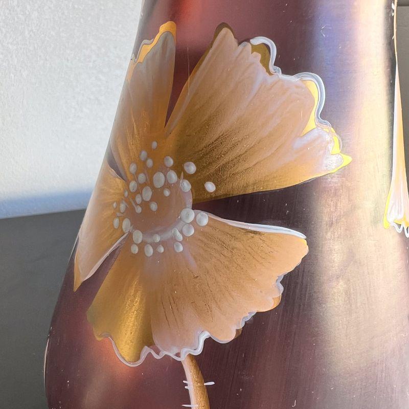 Borske SkLO Union Vase floral émaillé or de Bohème
Verre d'art tchèque peint à la main
12,5 x 5,75 diamètre
État vintage d'occasion
Reportez-vous aux images.