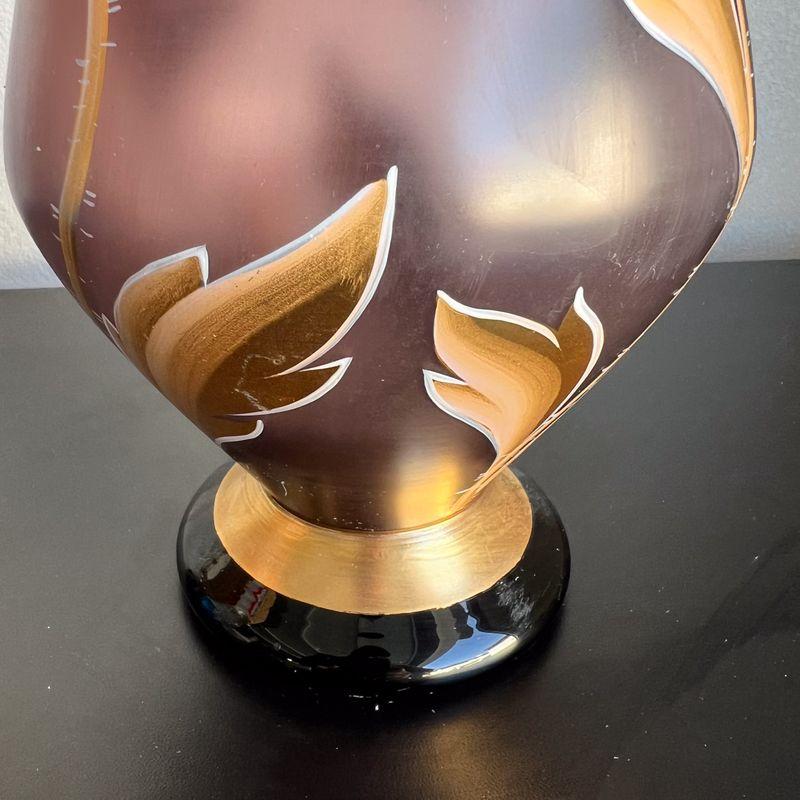 Mid-Century Modern Vase en verre d'art tchèque des années 1950 peint à la main en émail doré en vente