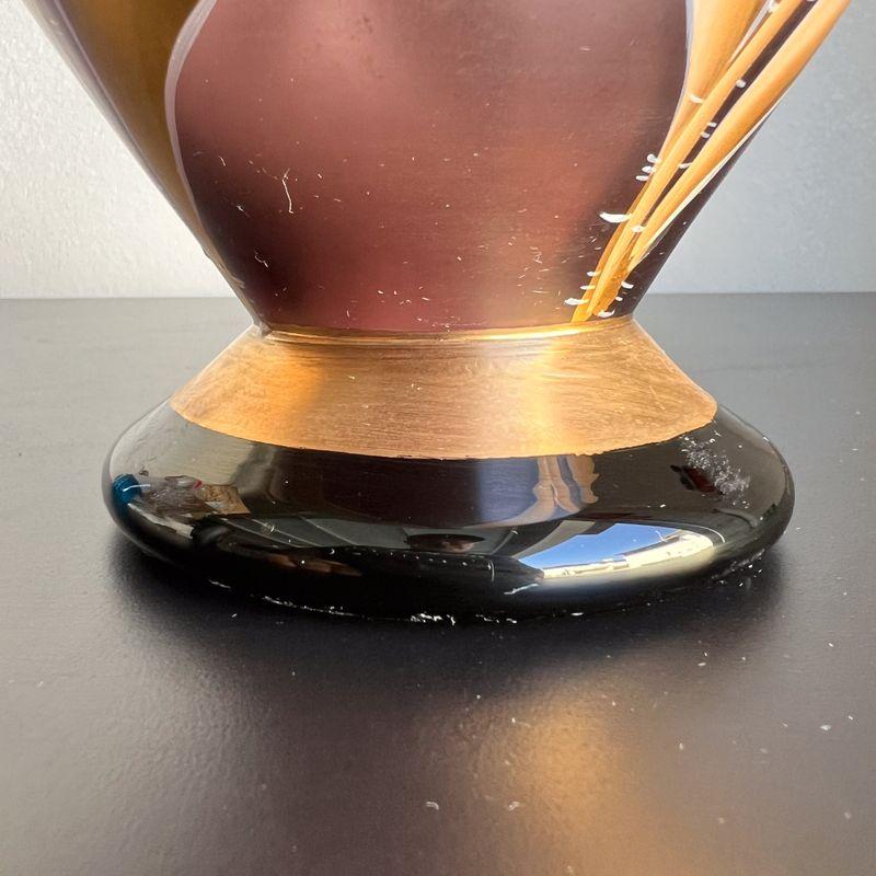 Tchèque Vase en verre d'art tchèque des années 1950 peint à la main en émail doré en vente