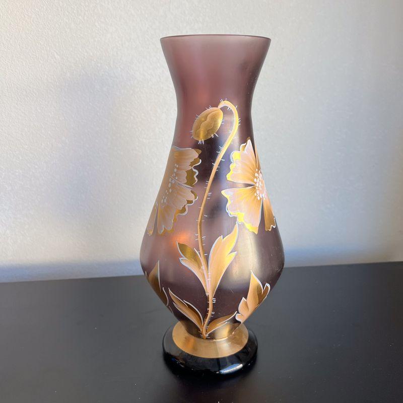 Vase en verre d'art tchèque des années 1950 peint à la main en émail doré Bon état - En vente à Chula Vista, CA