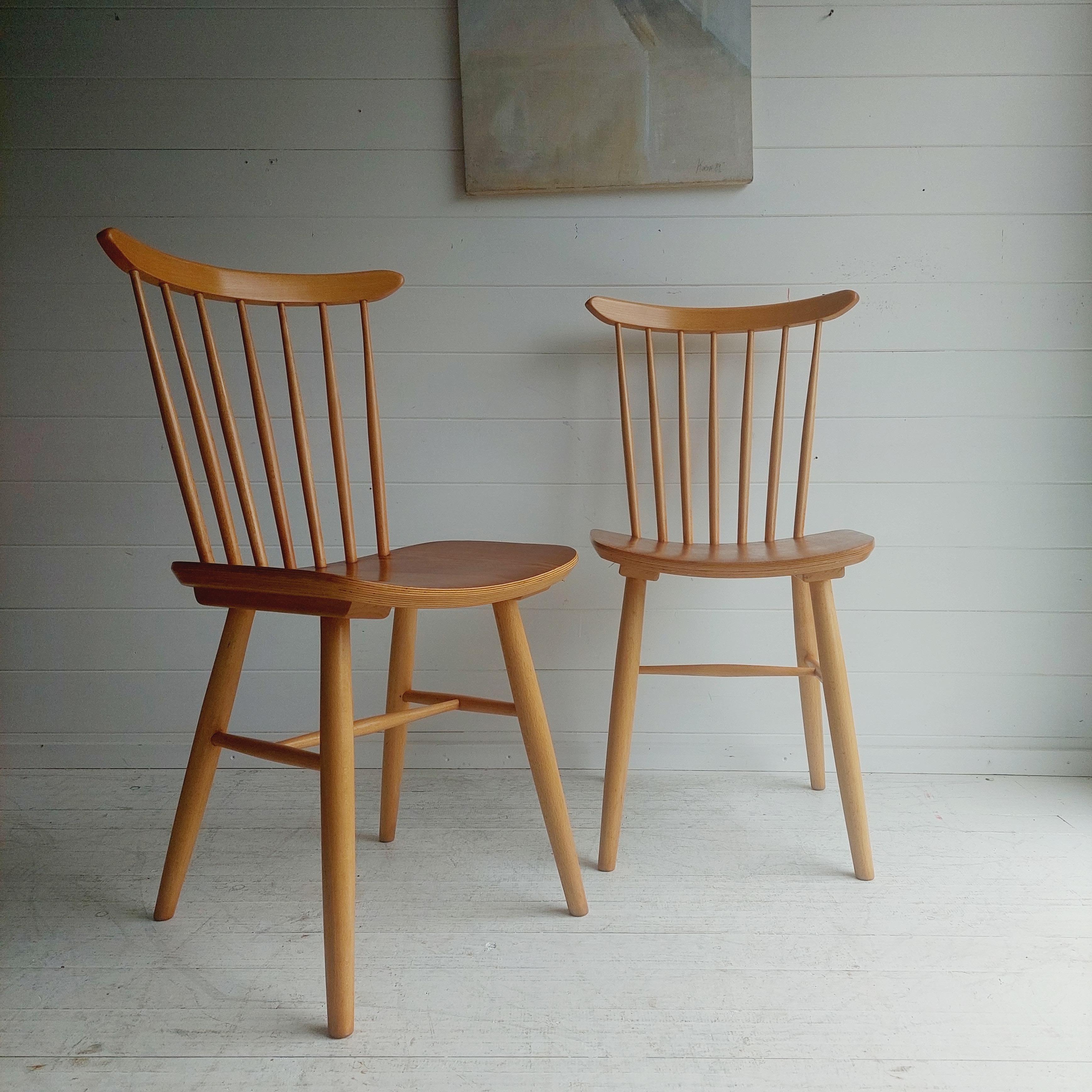 1950’s Harlequin Stickback Dining Chairs Mos probably By Ton – Set Of 2. 
Perfect and timeless design.
To suit eny interior home.
To be used as a desk chair, dining or kitchen chairs.

Date: 1950's
Maker: Probably Ton 
Country of origin: