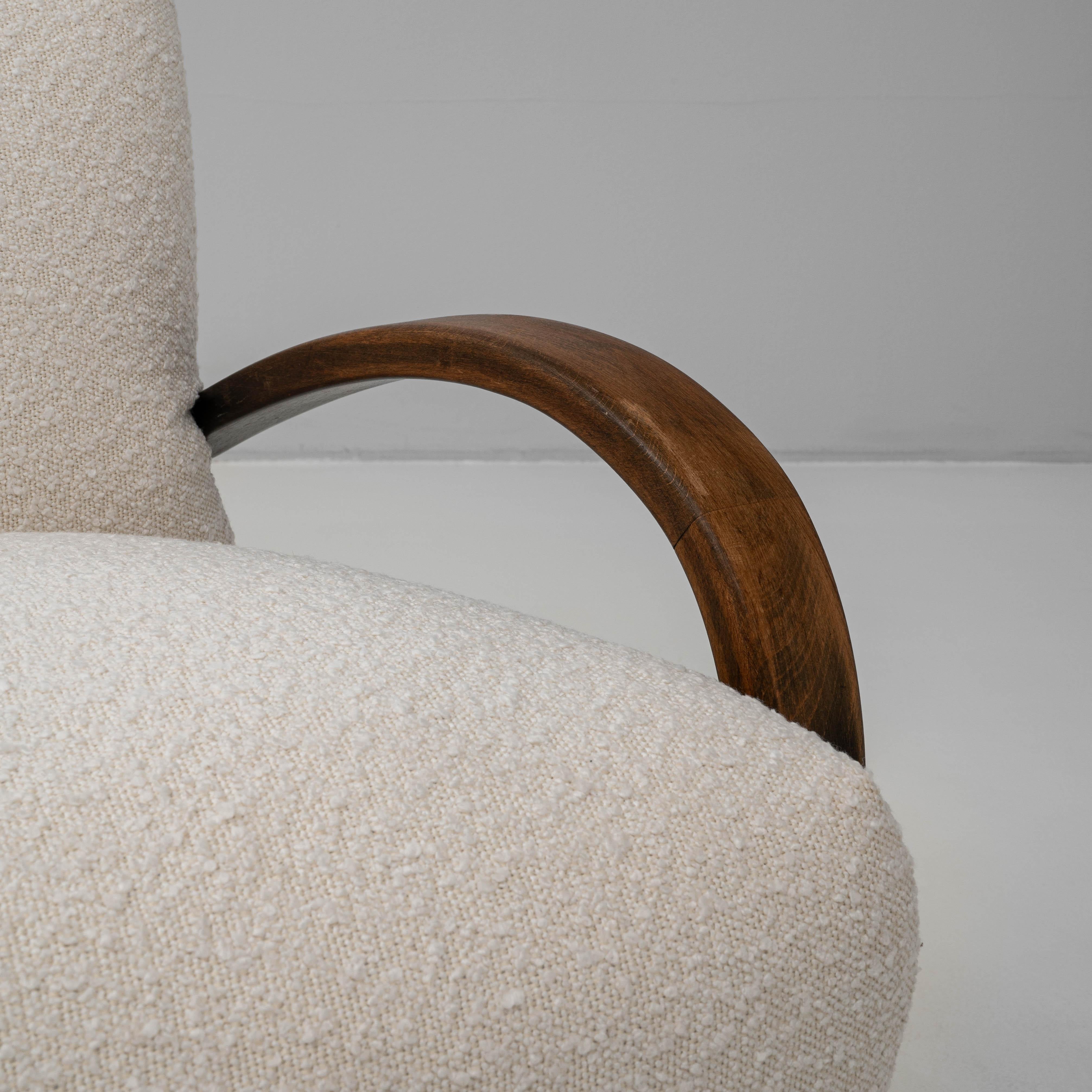 1950s Czech Pair Of Cocktail Upholstered Armchairs H-237 By J. Halabala en vente 8