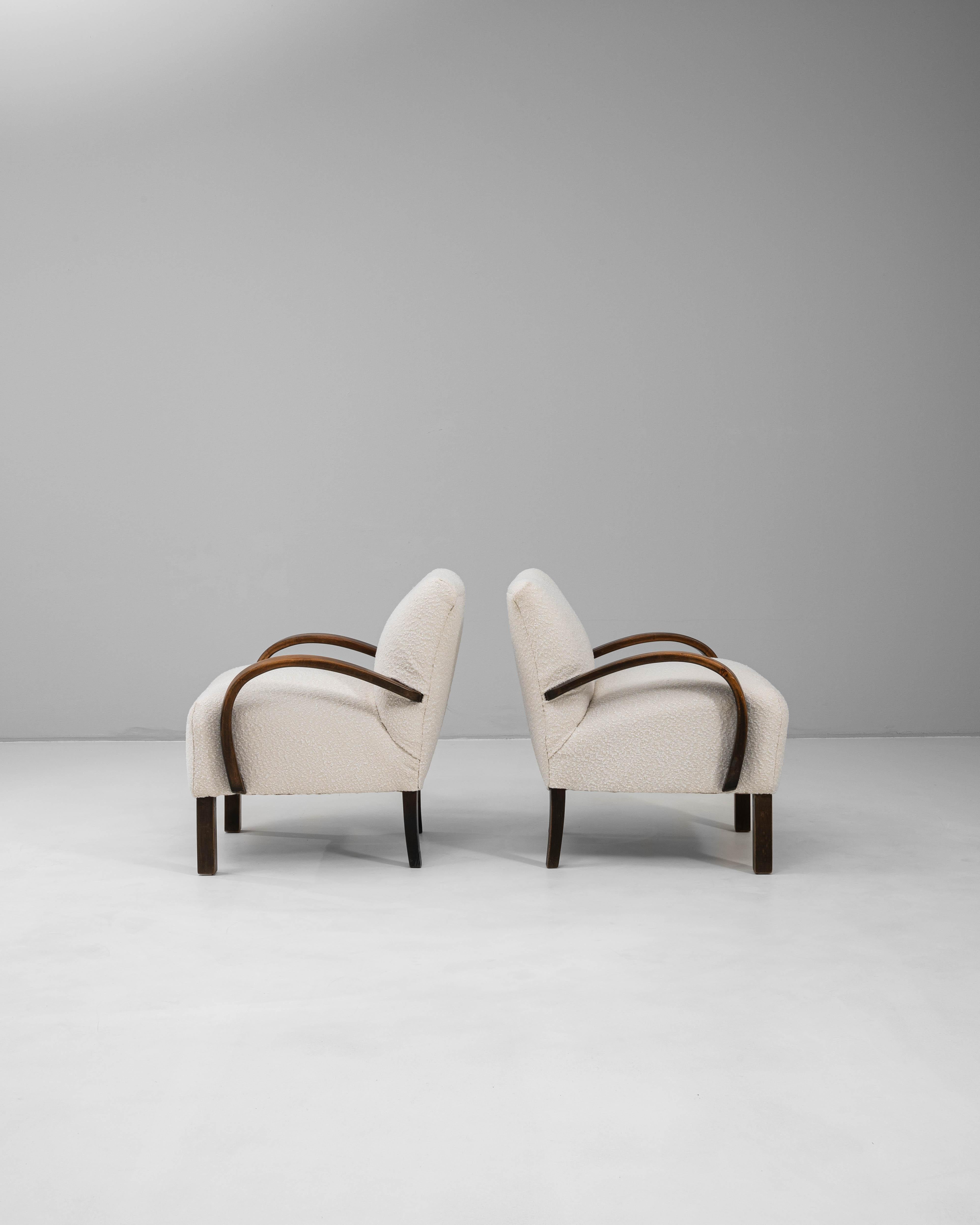 Tissu d'ameublement 1950s Czech Pair Of Cocktail Upholstered Armchairs H-237 By J. Halabala en vente