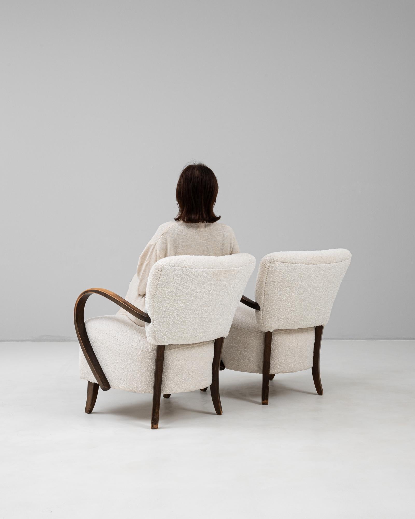 1950s Czech Pair Of Cocktail Upholstered Armchair H-237 By J. H. in vendita 1