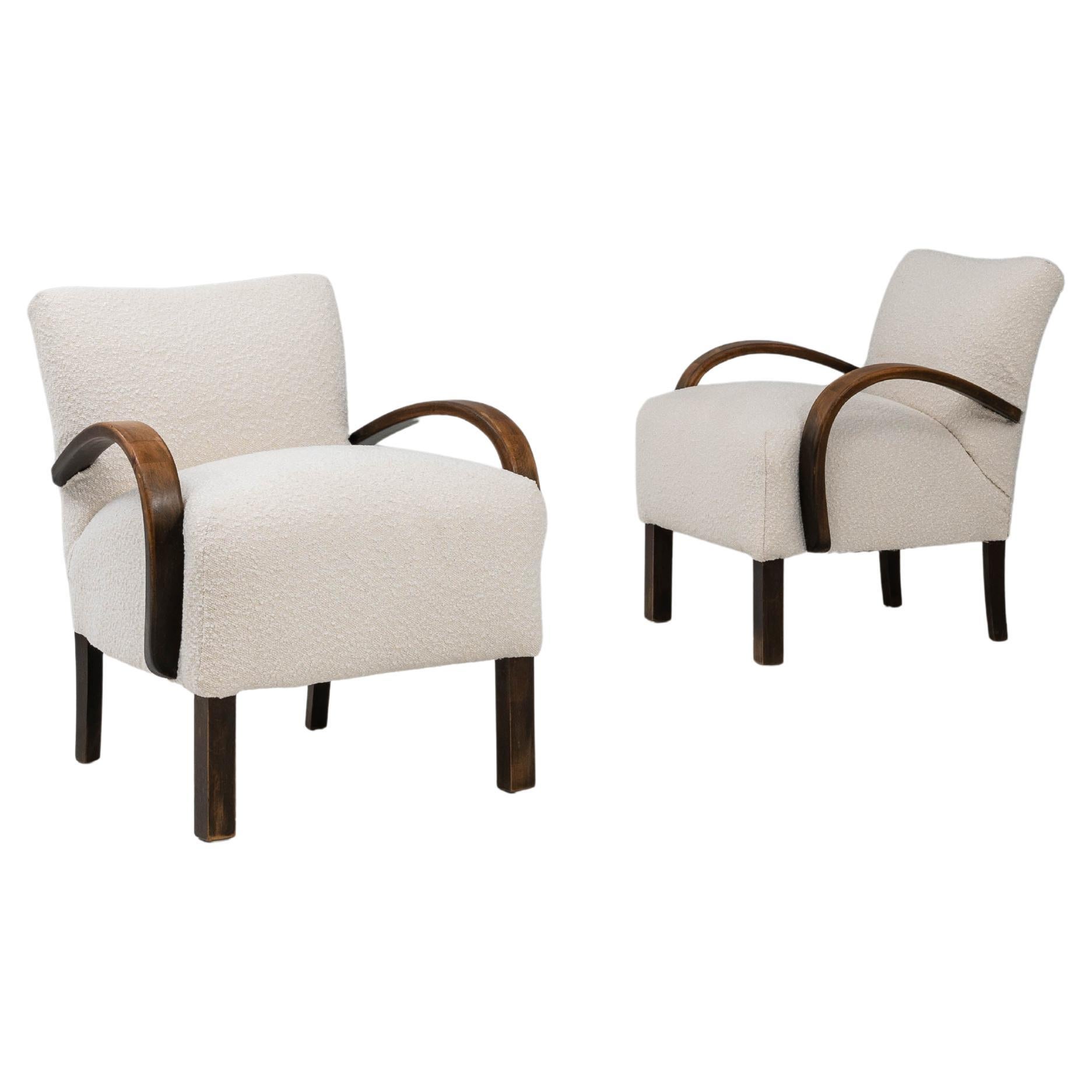1950s Czech Pair Of Cocktail Upholstered Armchairs H-237 By J. Halabala en vente