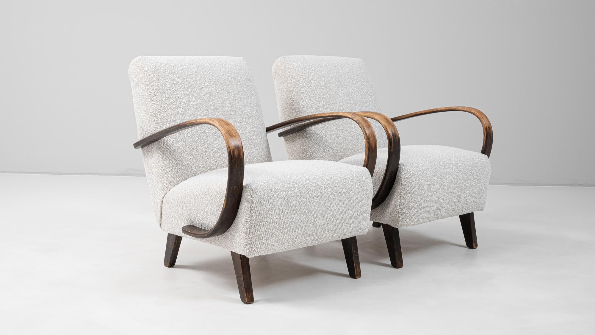 1950s Czech Pair of MCM Upholstered Armchairs By J. Halabala en vente 4