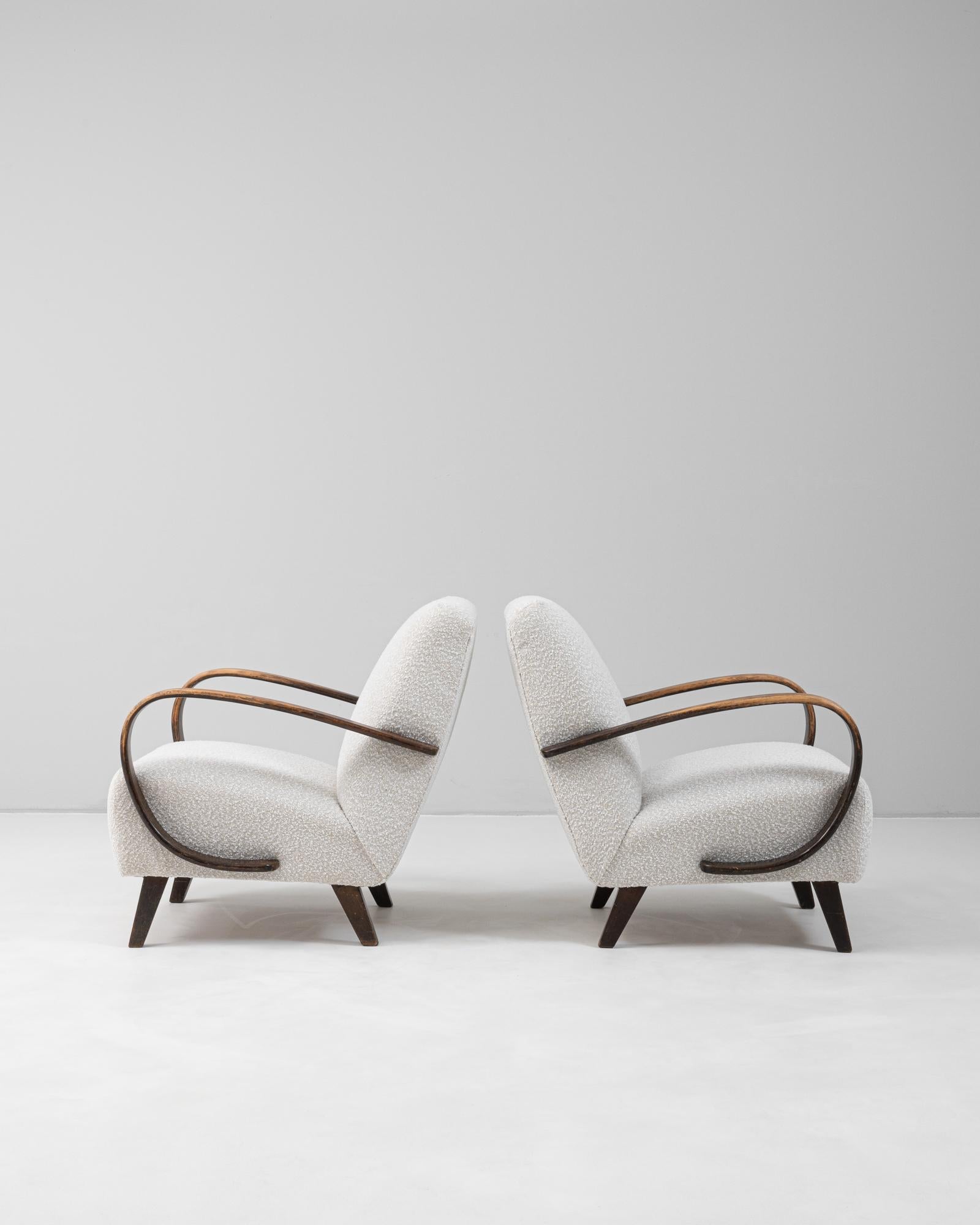 Tissu d'ameublement 1950s Czech Pair of MCM Upholstered Armchairs By J. Halabala en vente