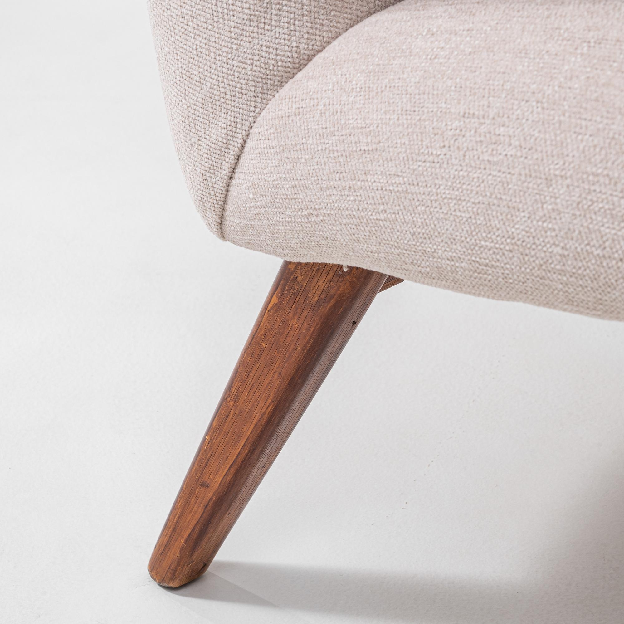 1950s Czech Pair Of Upholstered Armchairs By J. Halabala im Angebot 5
