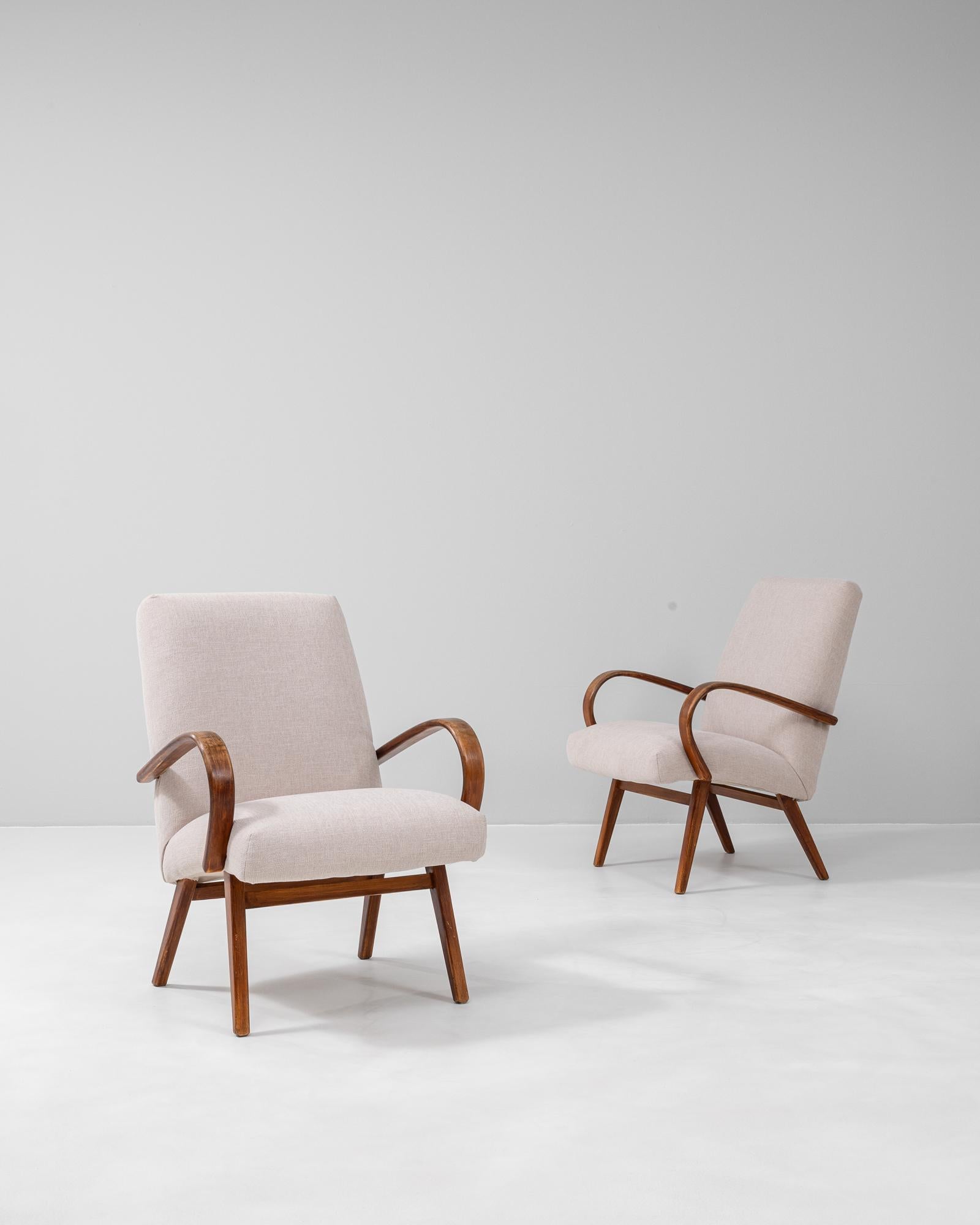 1950s Czech Pair Of Upholstered Armchairs By J. Halabala (Moderne der Mitte des Jahrhunderts) im Angebot