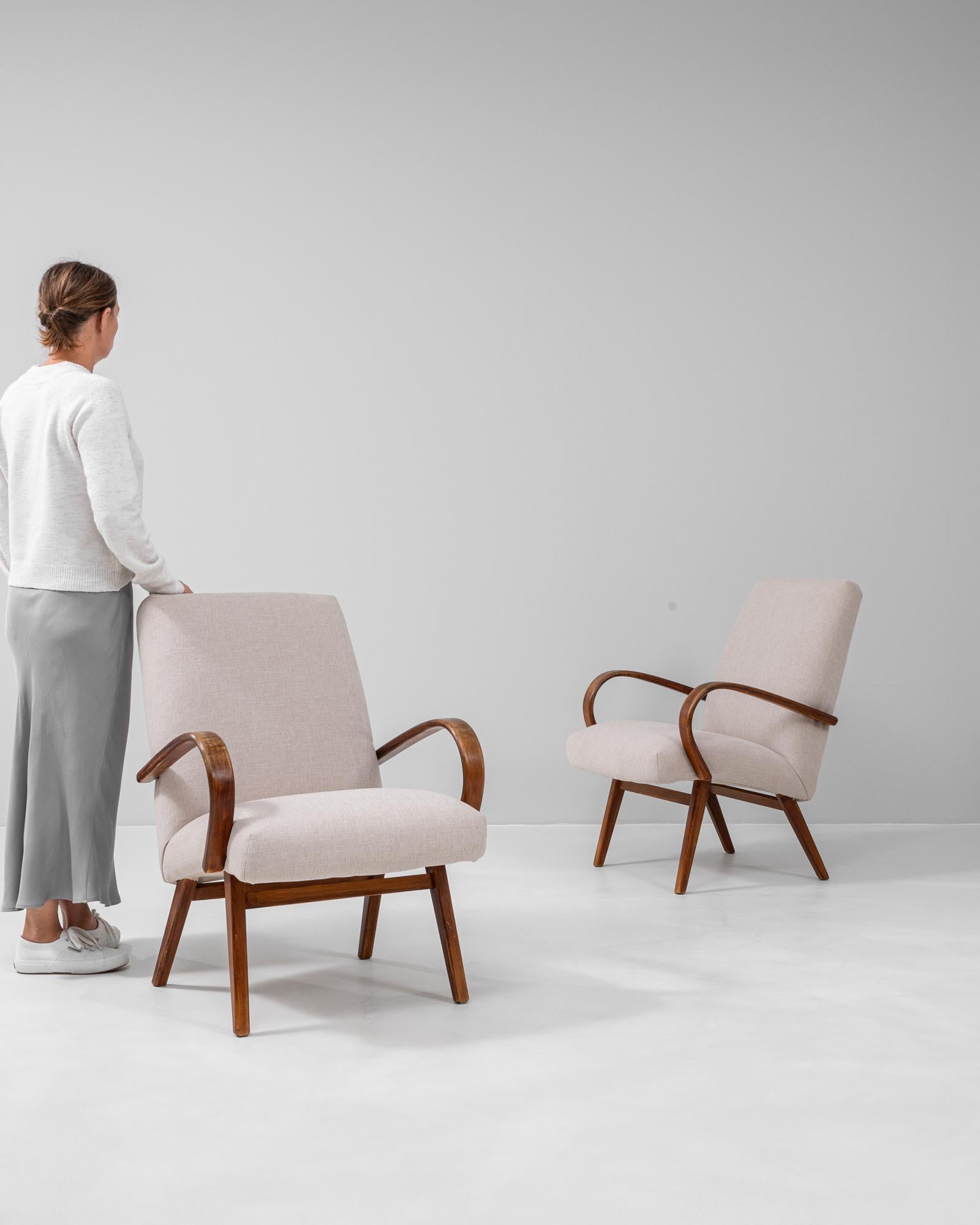 1950s Czech Pair Of Upholstered Armchairs By J. Halabala (Tschechisch) im Angebot