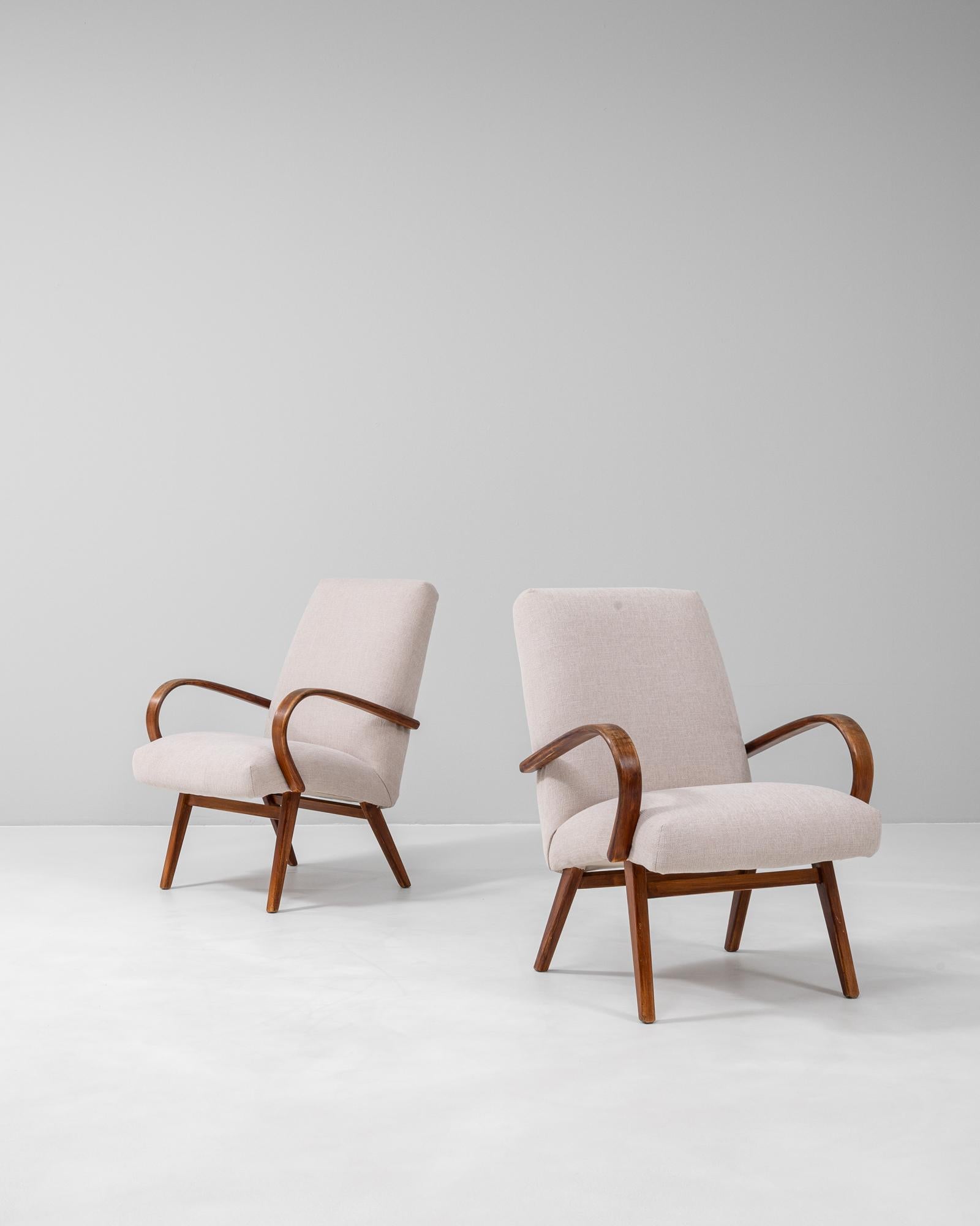 1950s Czech Pair Of Upholstered Armchairs By J. Halabala im Zustand „Gut“ im Angebot in High Point, NC