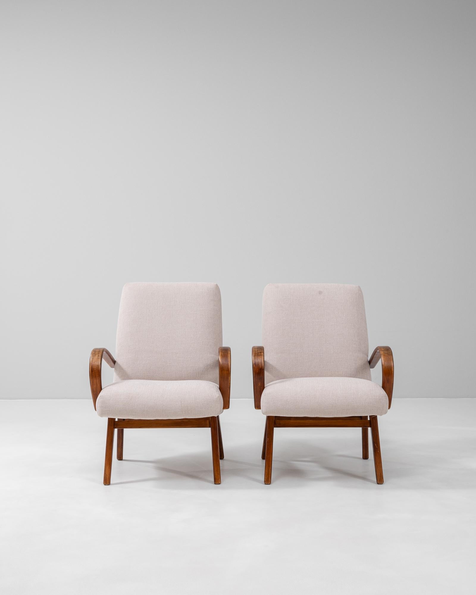 1950s Czech Pair Of Upholstered Armchairs By J. Halabala (20. Jahrhundert) im Angebot