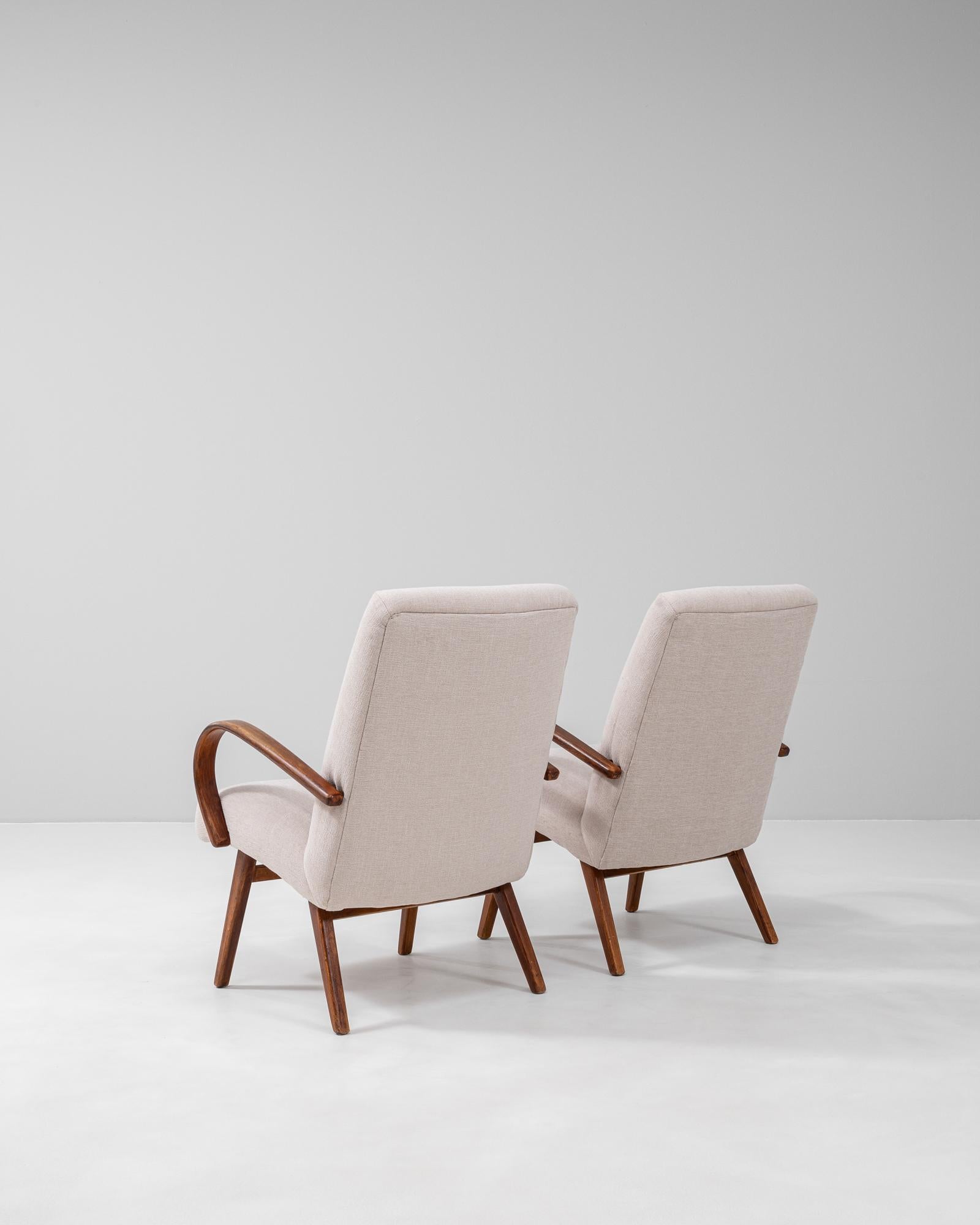 1950s Czech Pair Of Upholstered Armchairs By J. Halabala (Polster) im Angebot