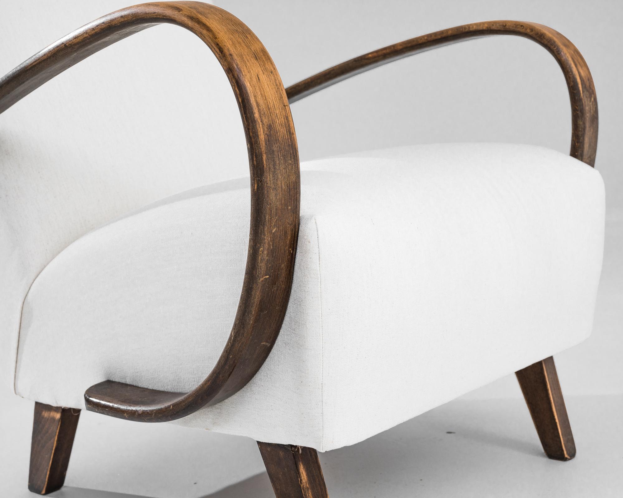 Fauteuil tchèque tapissé des années 1950 par J. Halabala Bon état à High Point, NC