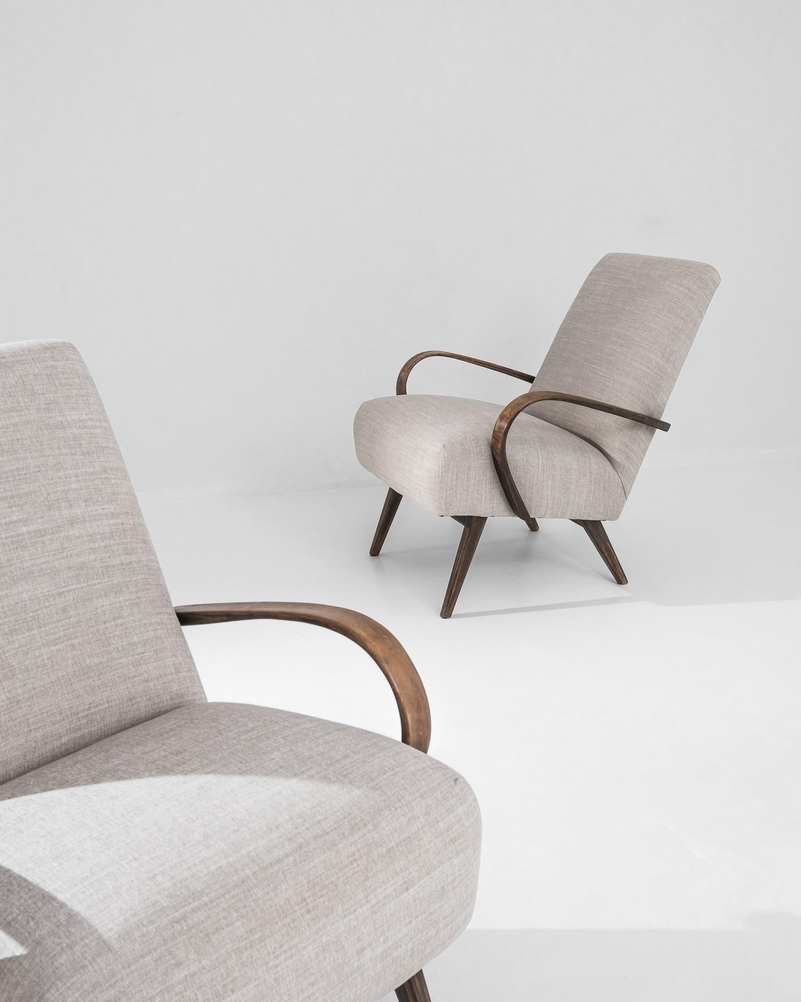 Tchèque Paire de fauteuils tapissés tchèques des années 1950 par J. Halabala en vente