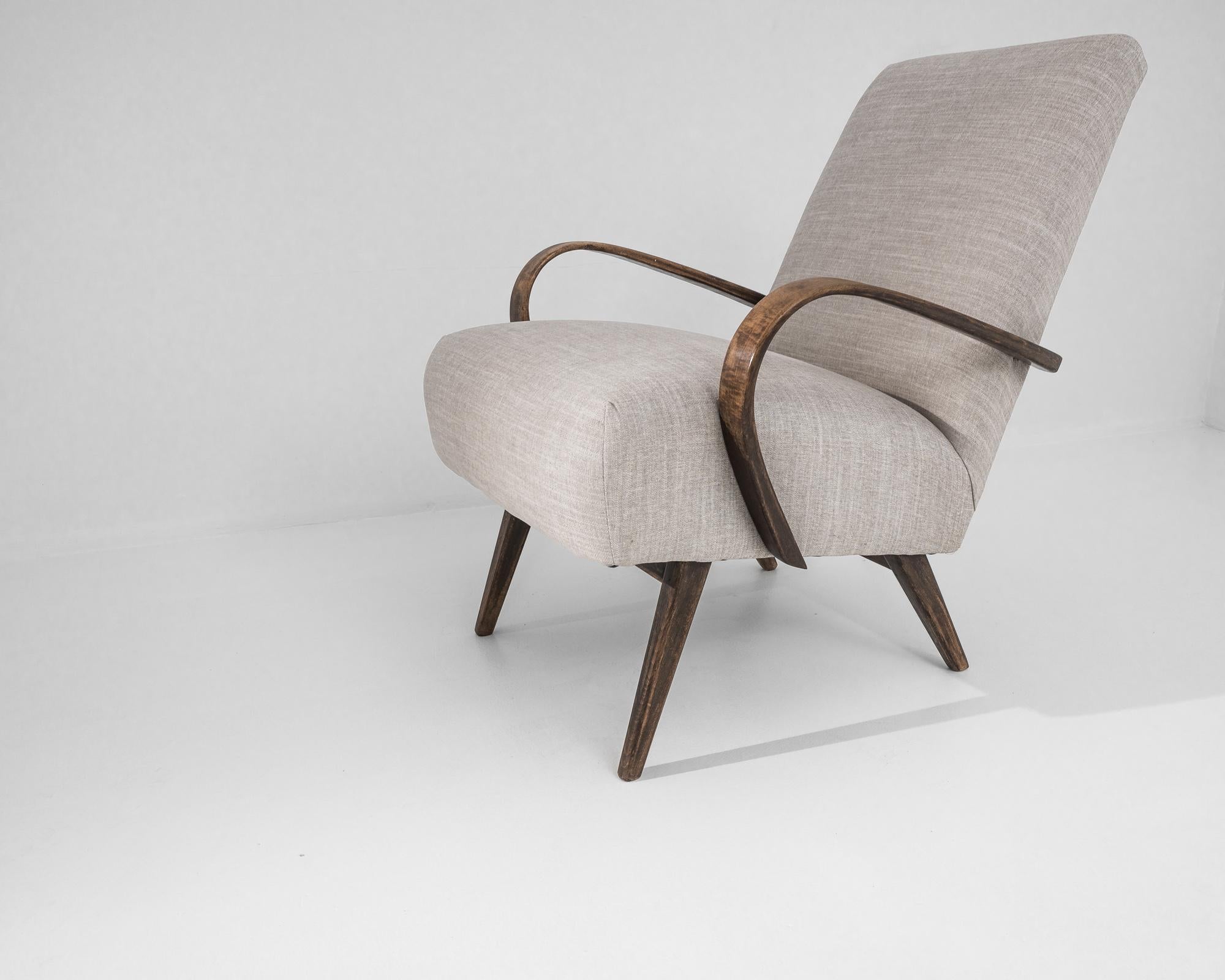 20ième siècle Paire de fauteuils tapissés tchèques des années 1950 par J. Halabala en vente