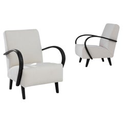 Paire de fauteuils tapissés tchèques des années 1950 par J. Halabala