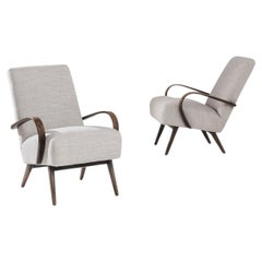 Pareja de sillones tapizados checos de los años 50, obra de J. Halabala