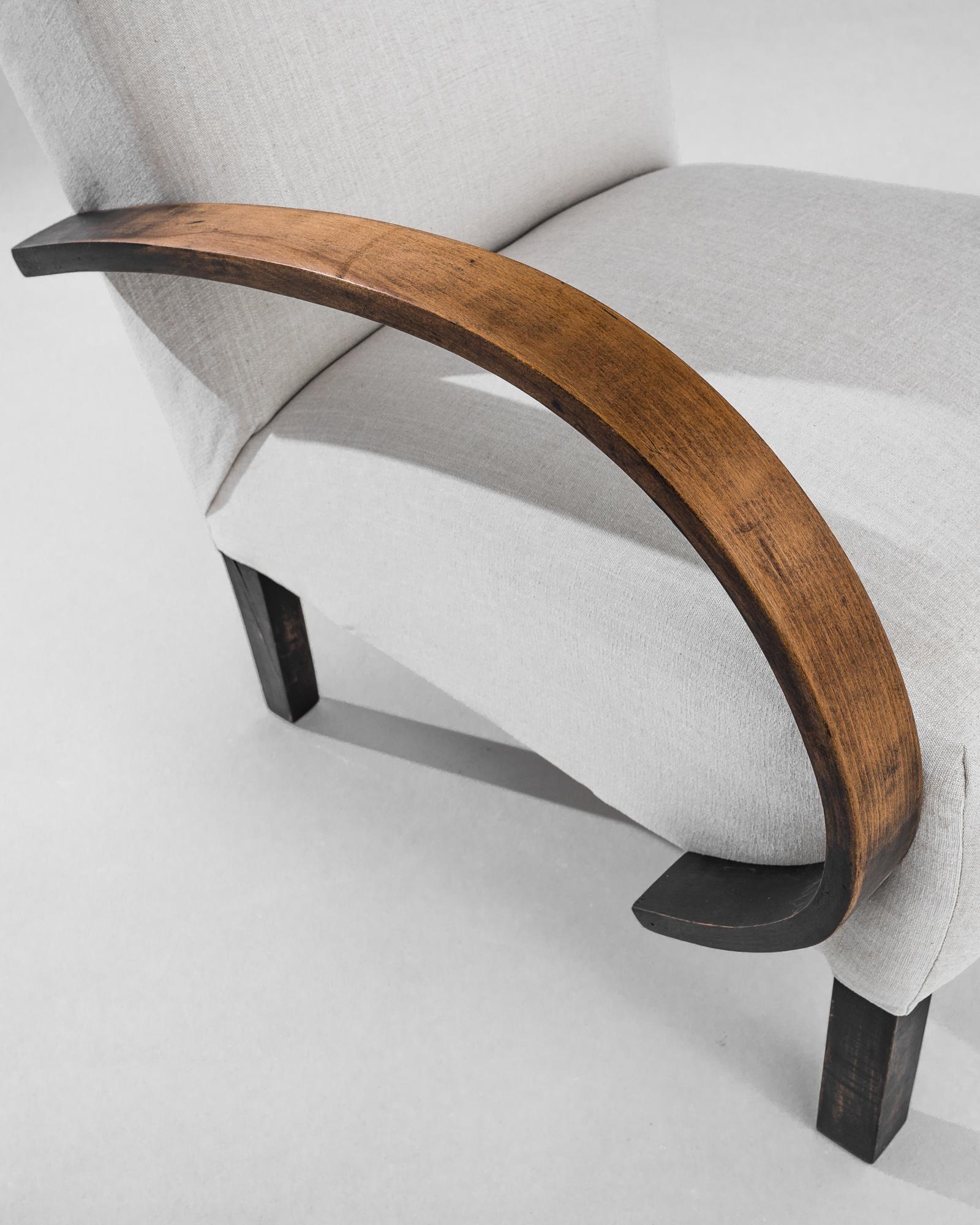 This 1950s Czech Wooden Armchair by Jindřich Halabala is a stunning example of mid-century modern design, blending elegance with craftsmanship. The armchair features beautifully curved wooden arms, showcasing the timeless artistry of Halabala's