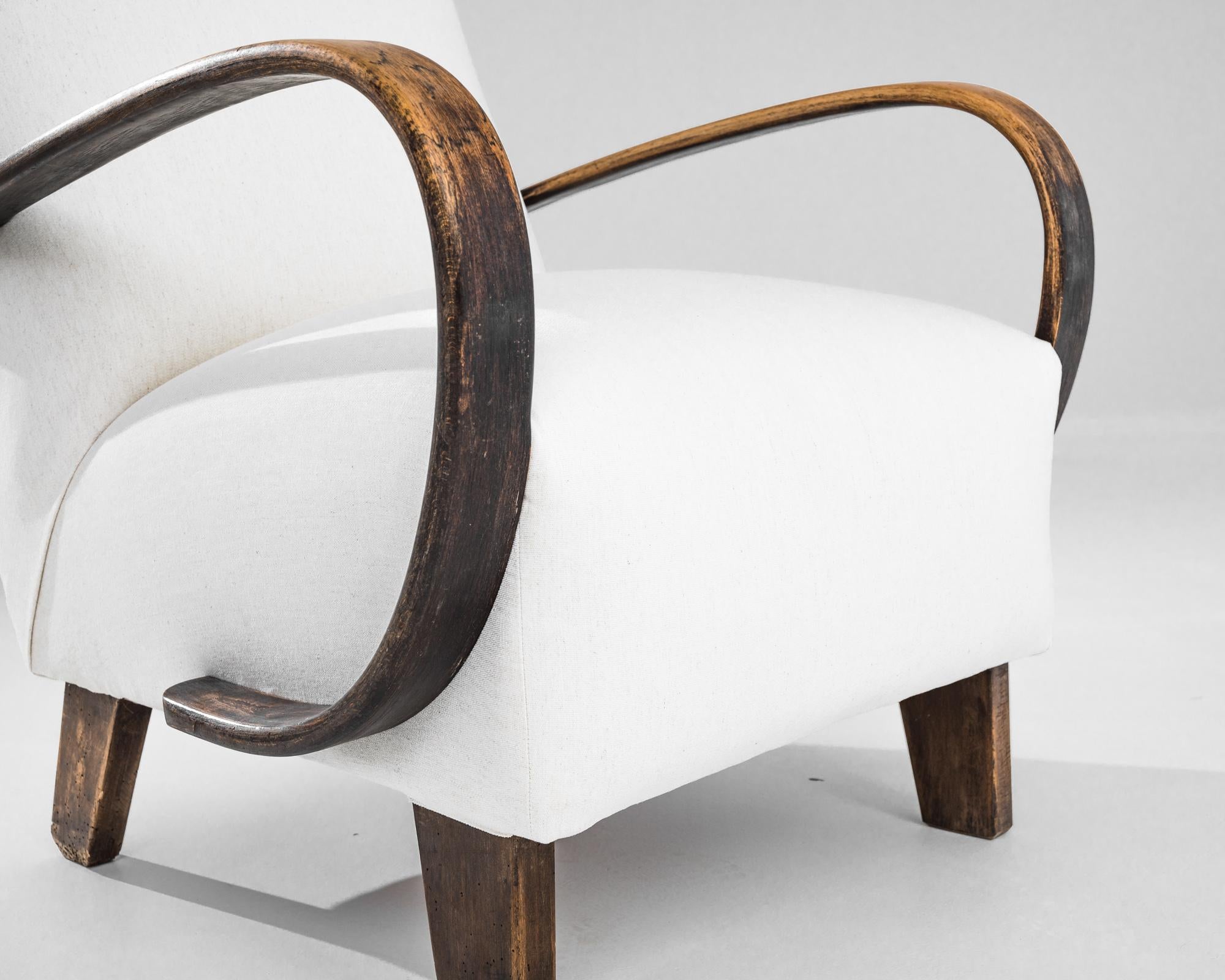 Tchèque Fauteuil en bois tchèque des années 1950 par J. Halabala en vente