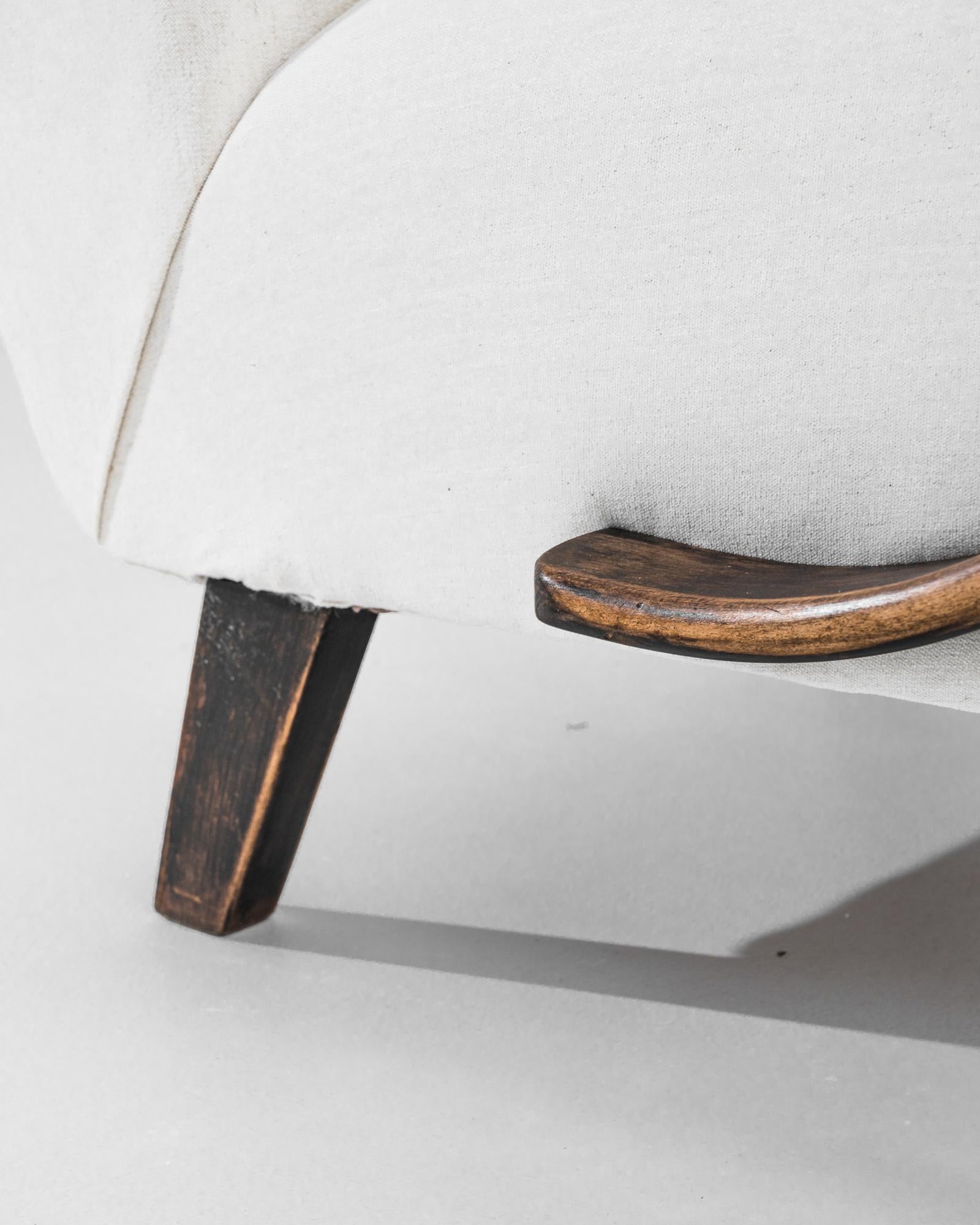 Tchèque Fauteuil en bois tchèque des années 1950 par J. Halabala en vente