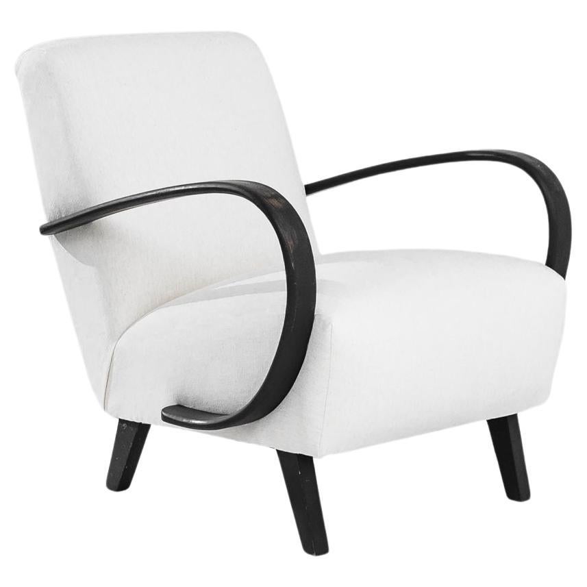Sillón checo de madera de los años 1950, por J. Halabala en venta