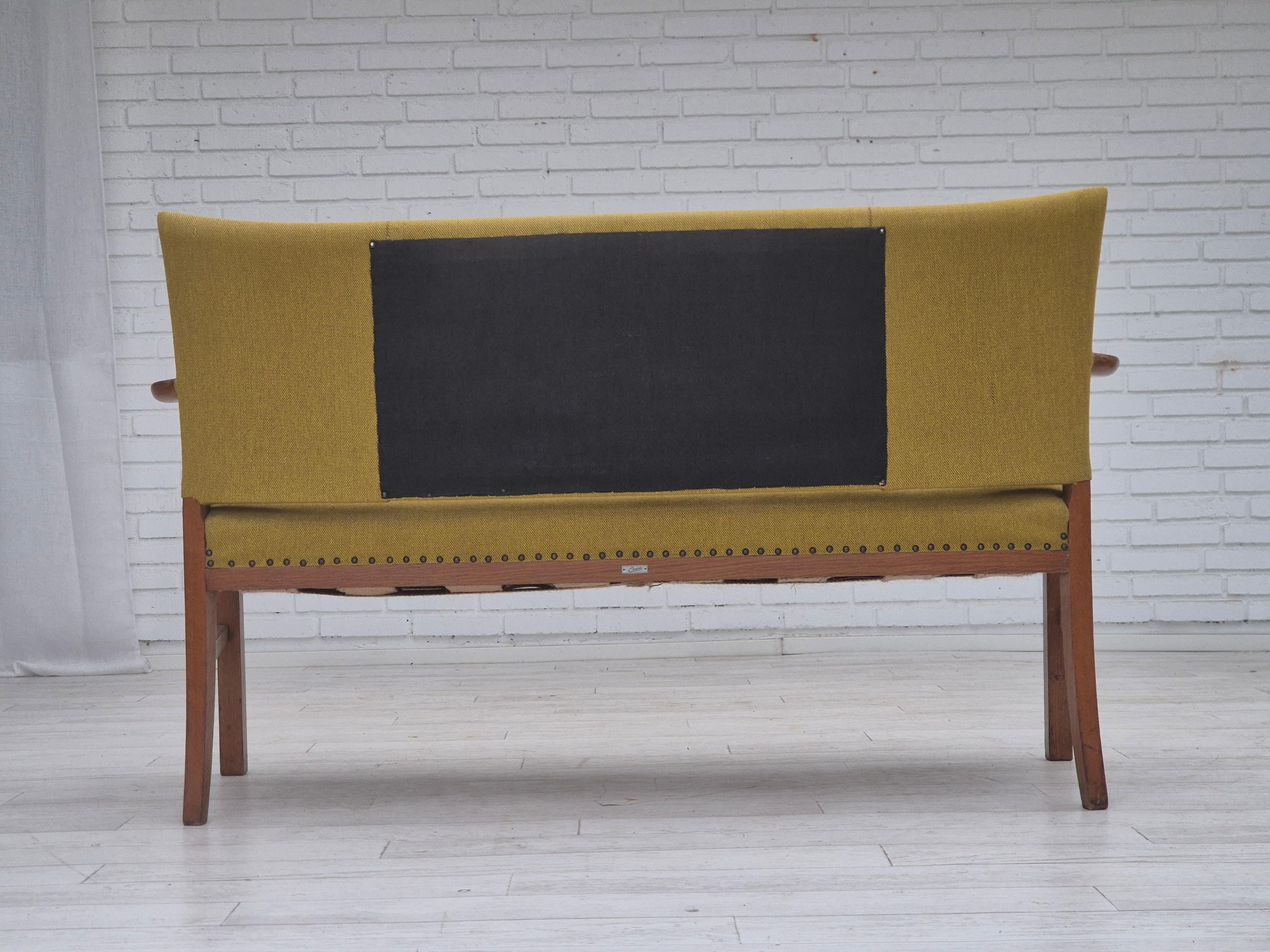 Milieu du XXe siècle 1950s, Danish 2-seater sofa by Ehapa Møbler, original condition, wool fabric. en vente