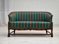 1950er Jahre, Dänisches 2-Sitzer Sofa, grüne Möbelwolle, Eichenholz.
