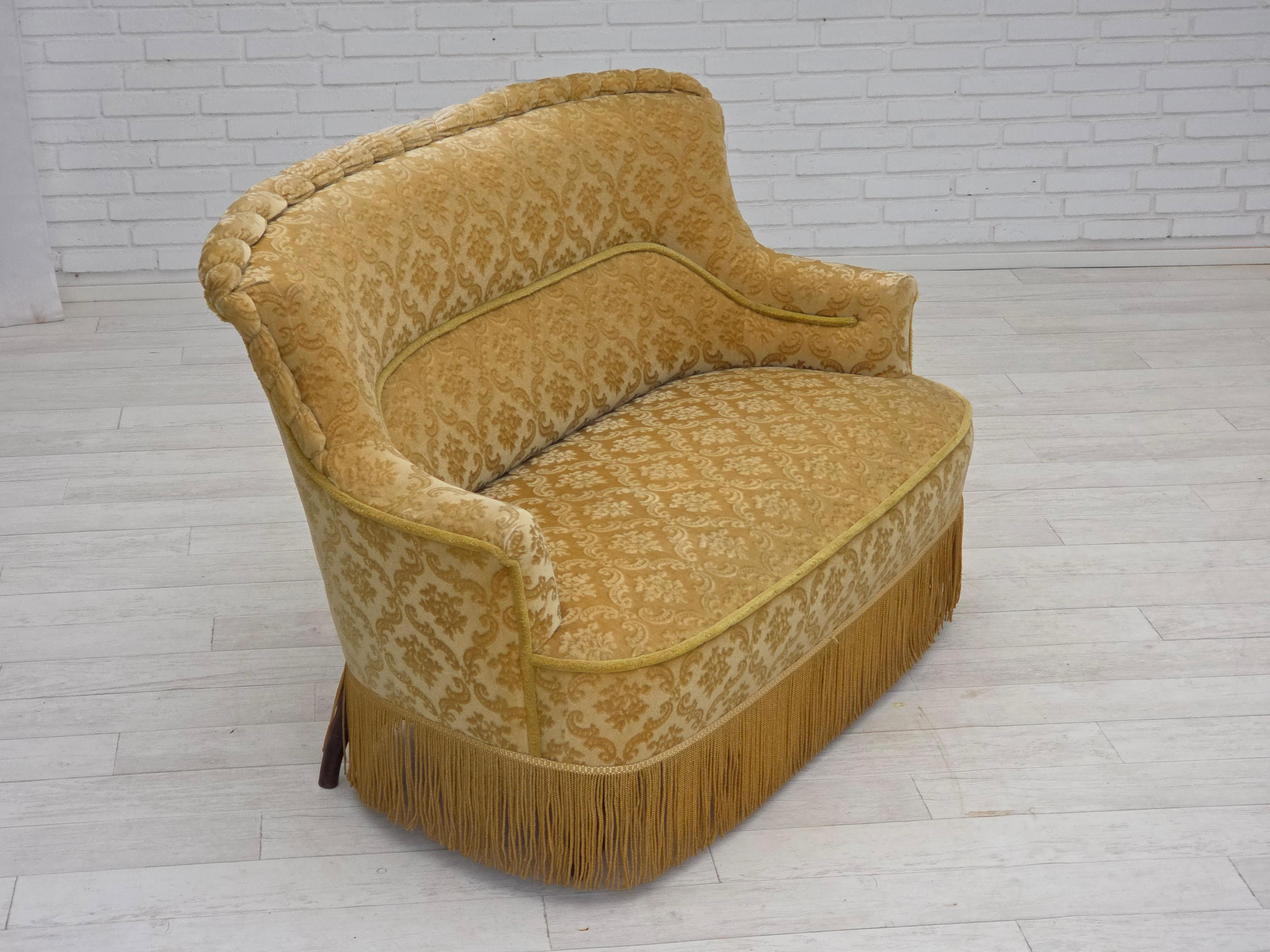 Scandinavo moderno Divano danese a 2 posti degli anni '50, velluto verde/bianco. in vendita