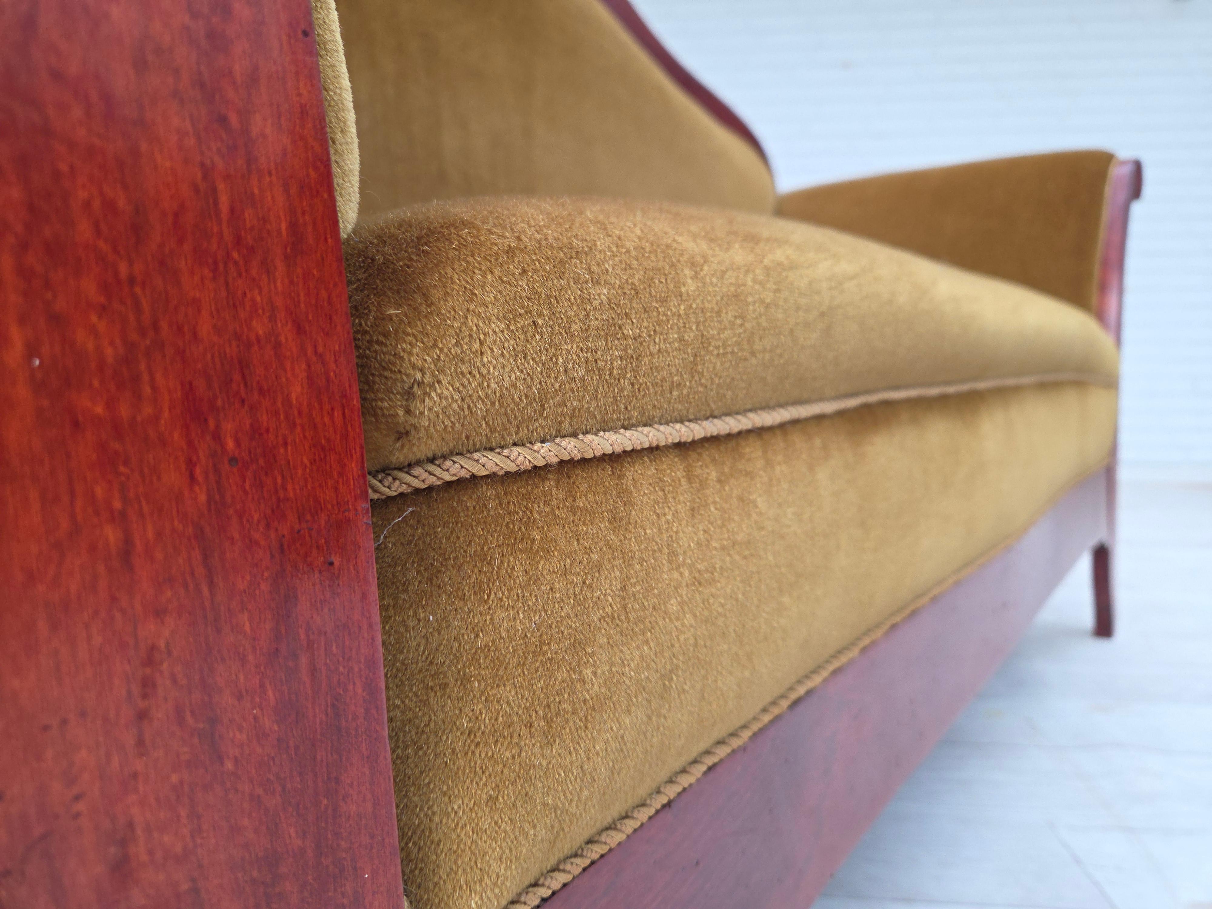 Années 1950, canapé danois 2 places de style Biedermeier, meuble en velours. en vente 11