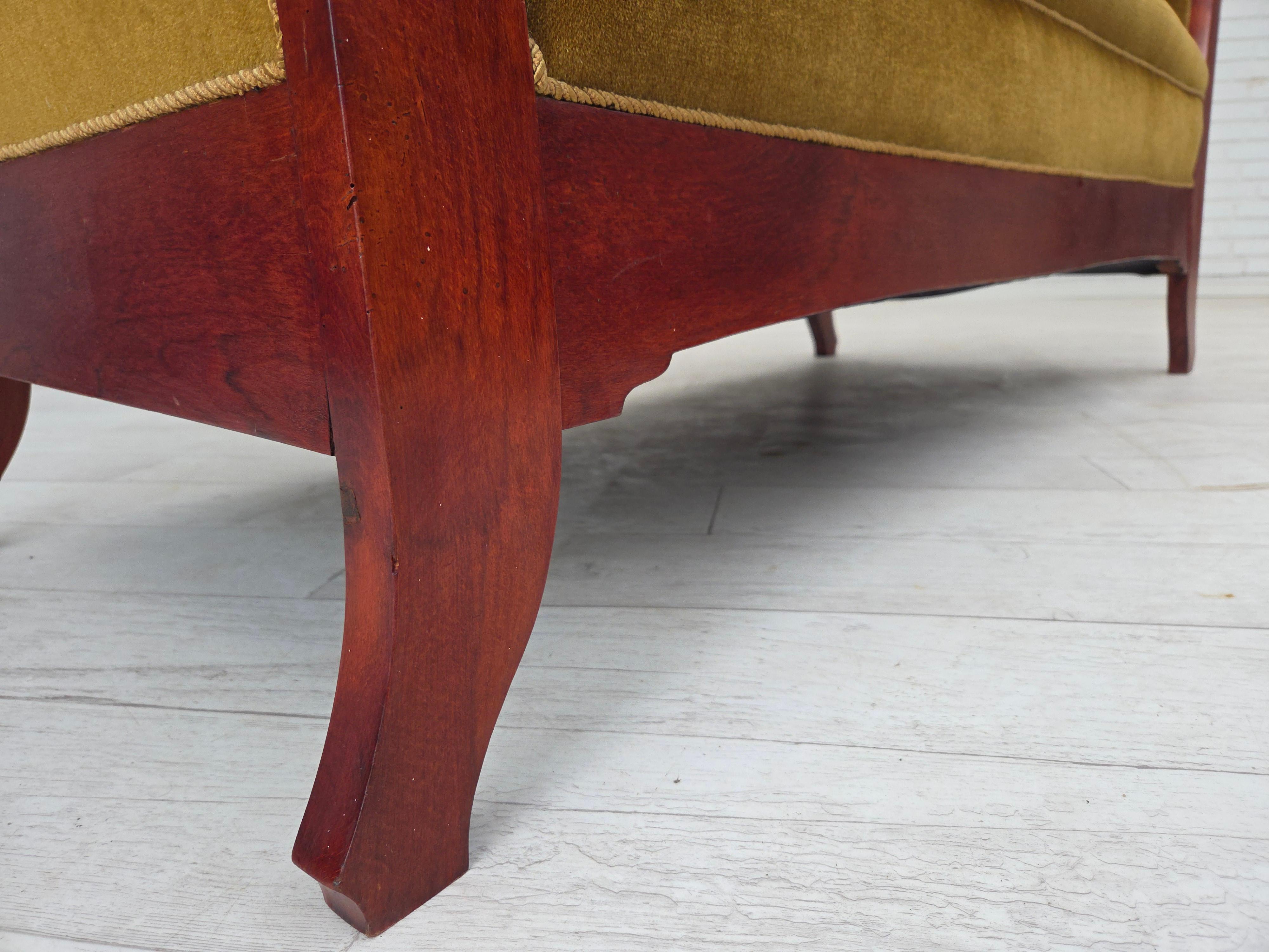 Années 1950, canapé danois 2 places de style Biedermeier, meuble en velours. en vente 12