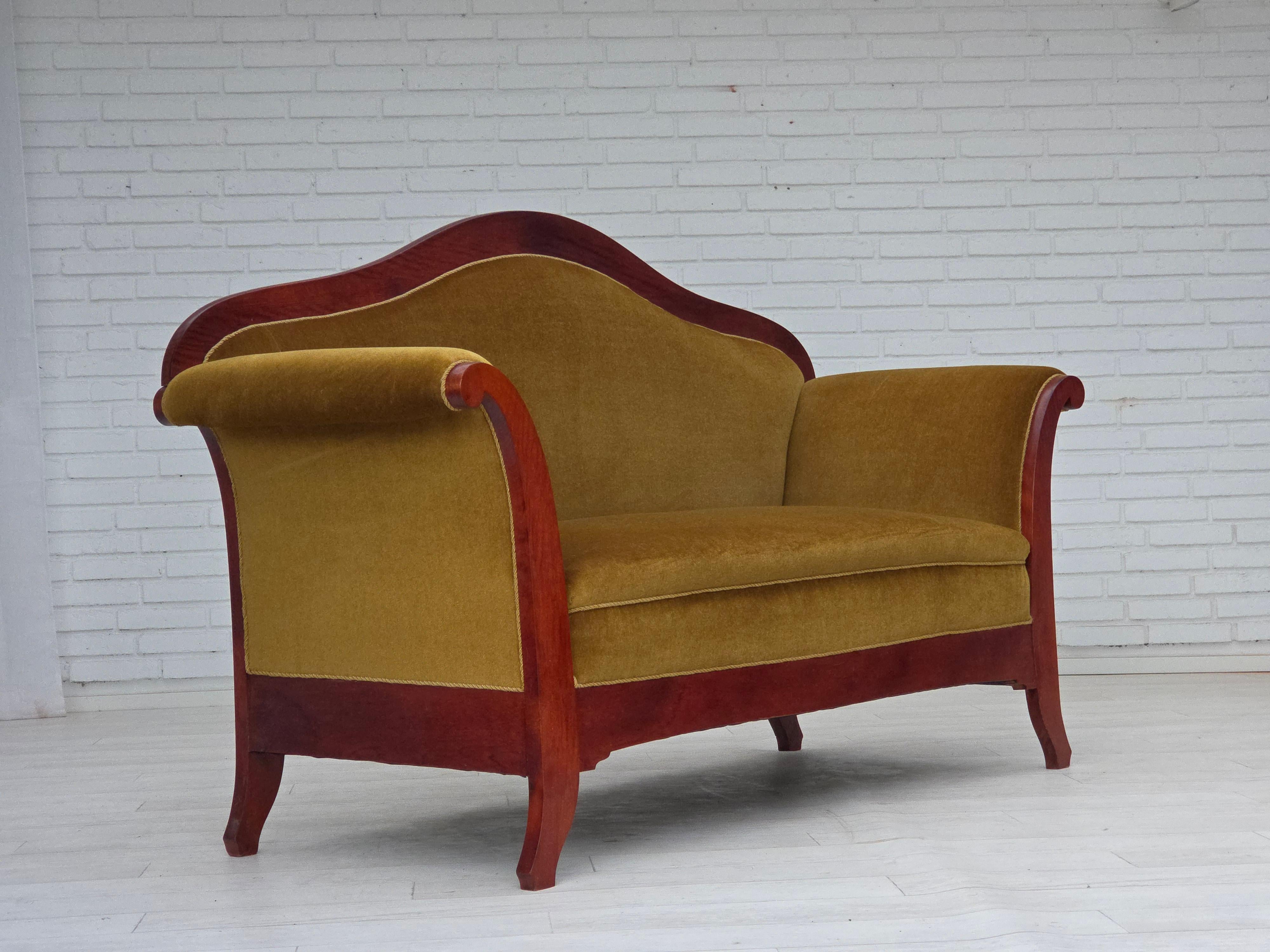 Scandinave moderne Années 1950, canapé danois 2 places de style Biedermeier, meuble en velours. en vente