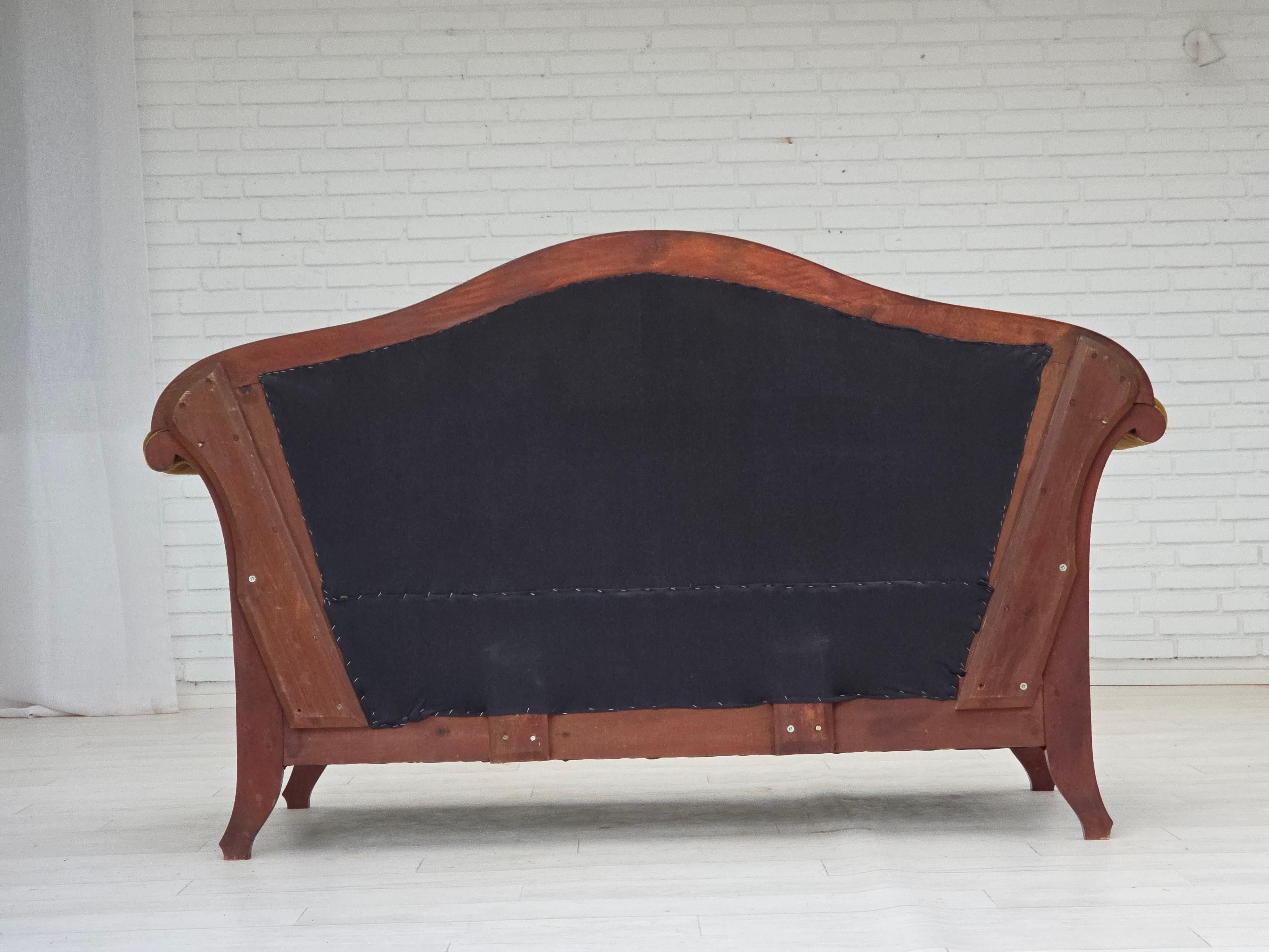 Milieu du XXe siècle Années 1950, canapé danois 2 places de style Biedermeier, meuble en velours. en vente