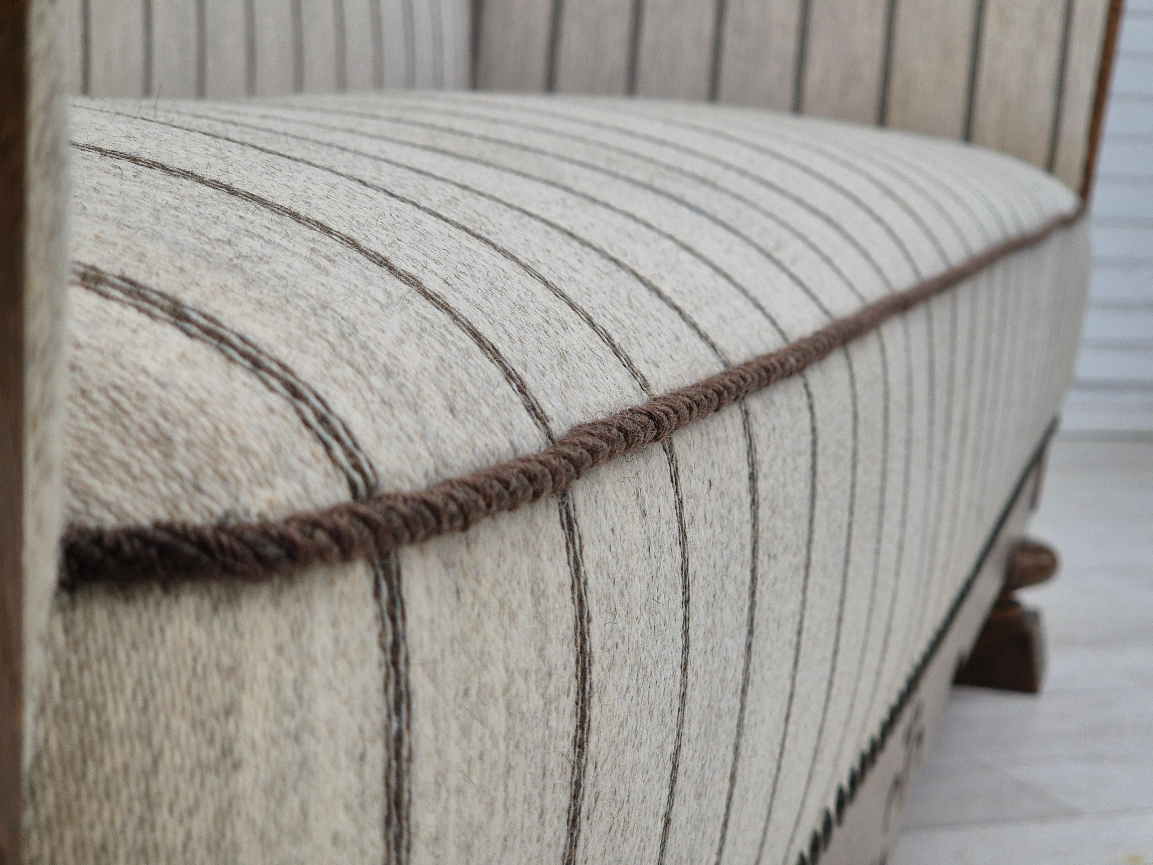 Canapé danois 2 places des années 1950, en laine de qualité, bois de chêne. en vente 4