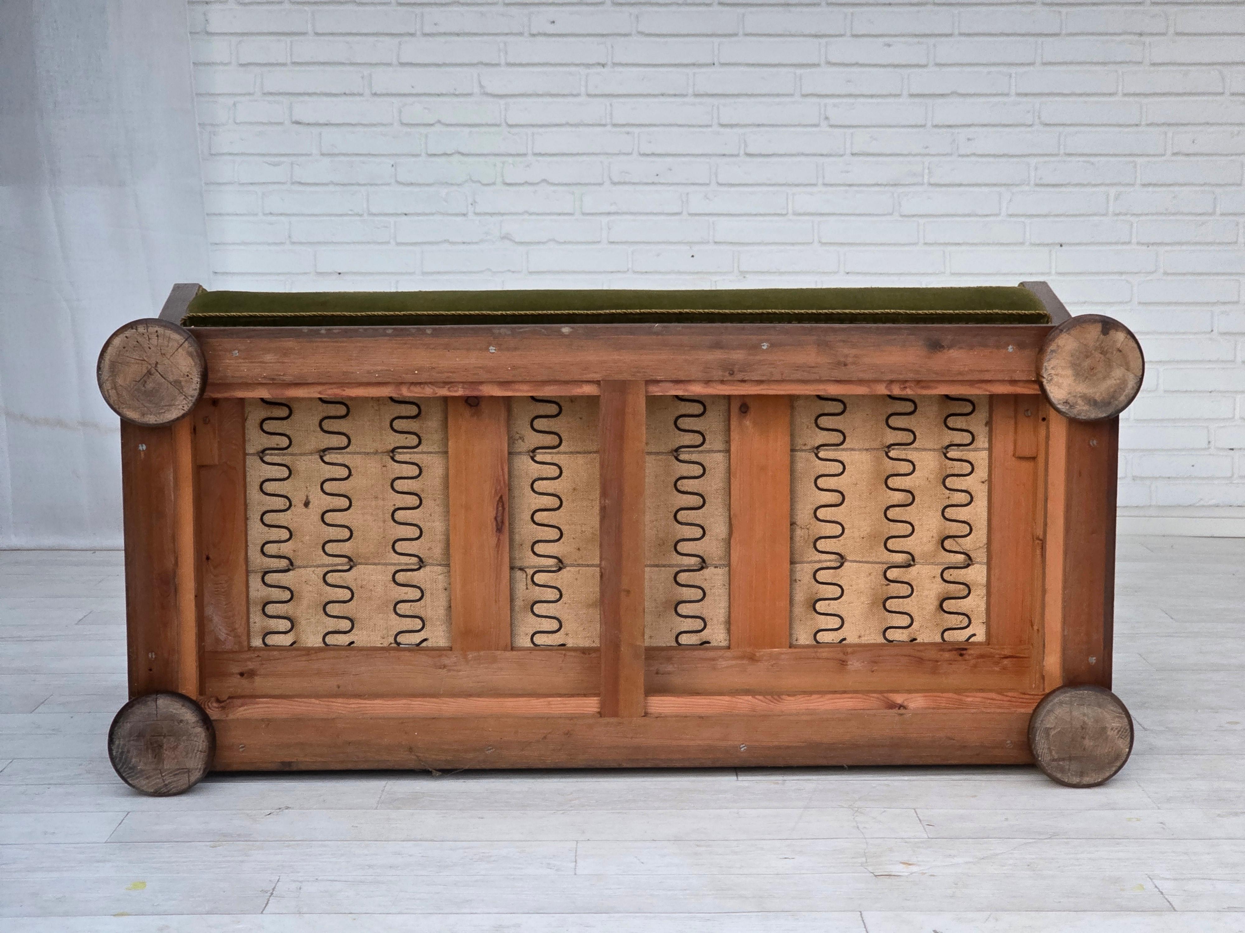 1950s, Danish 2-seater sofa, original green furniture velour, oak wood. in vendita 1