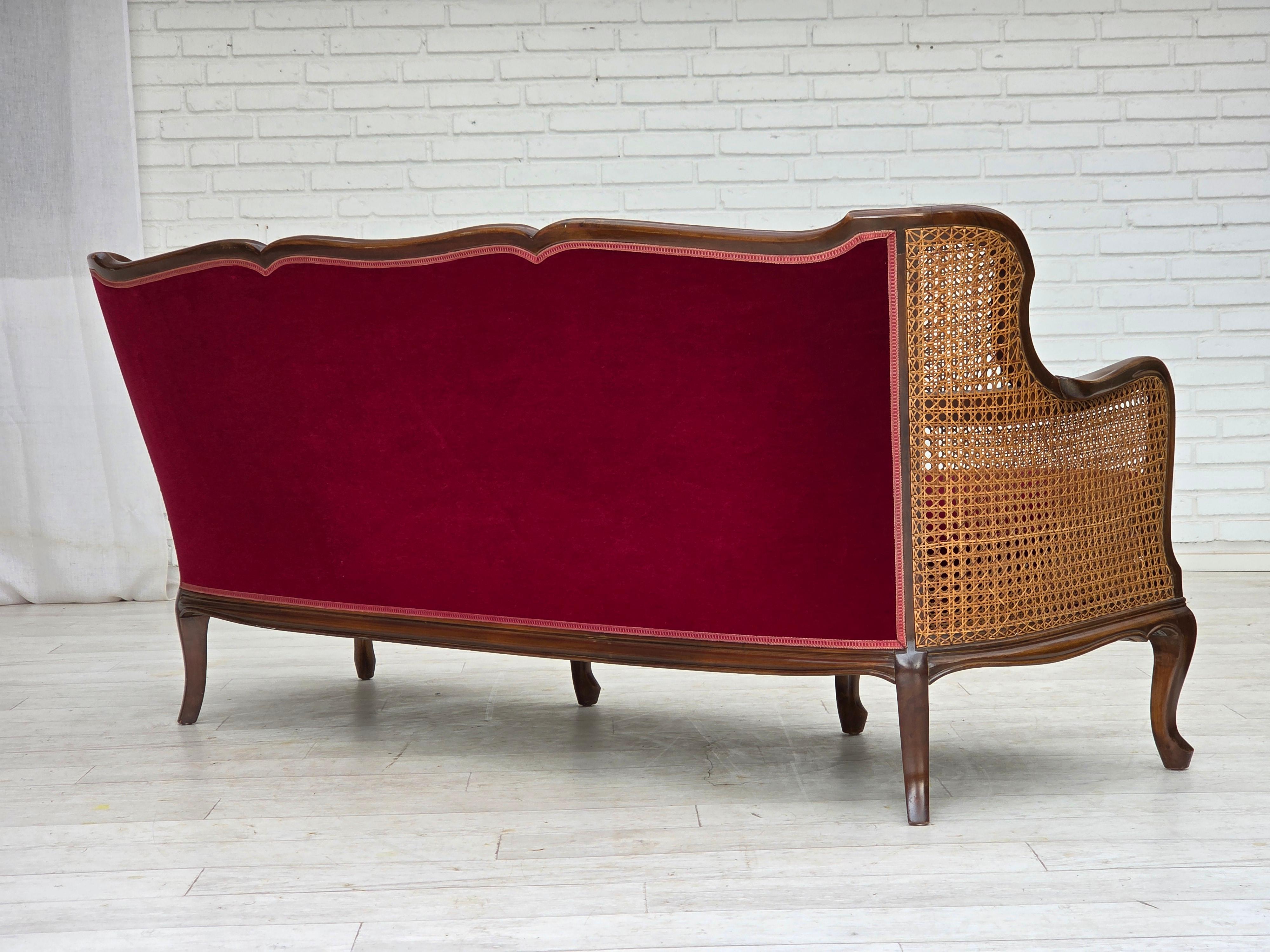 Años 50, sofá danés de 3 plazas, muebles de terciopelo, madera de fresno, muebles de malla. en venta 3