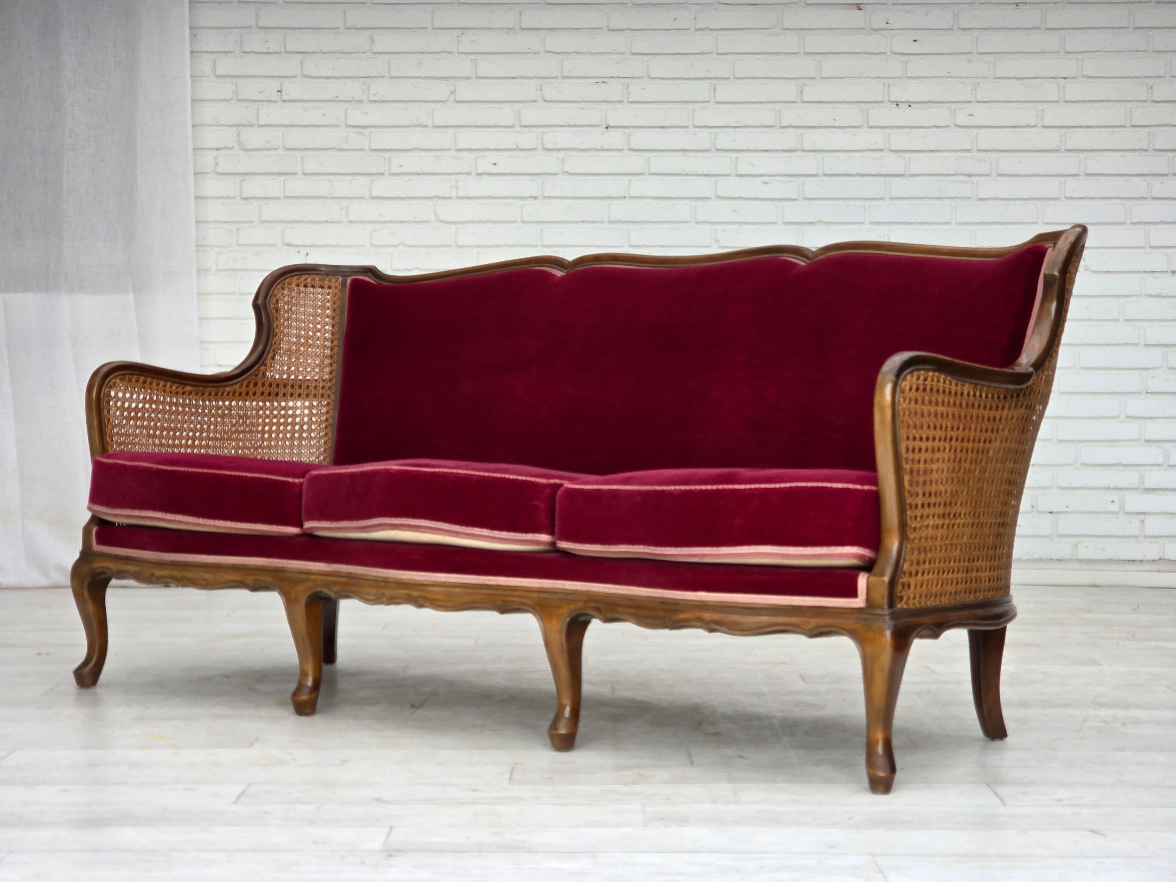 Años 50, sofá danés de 3 plazas, muebles de terciopelo, madera de fresno, muebles de malla. en venta 7