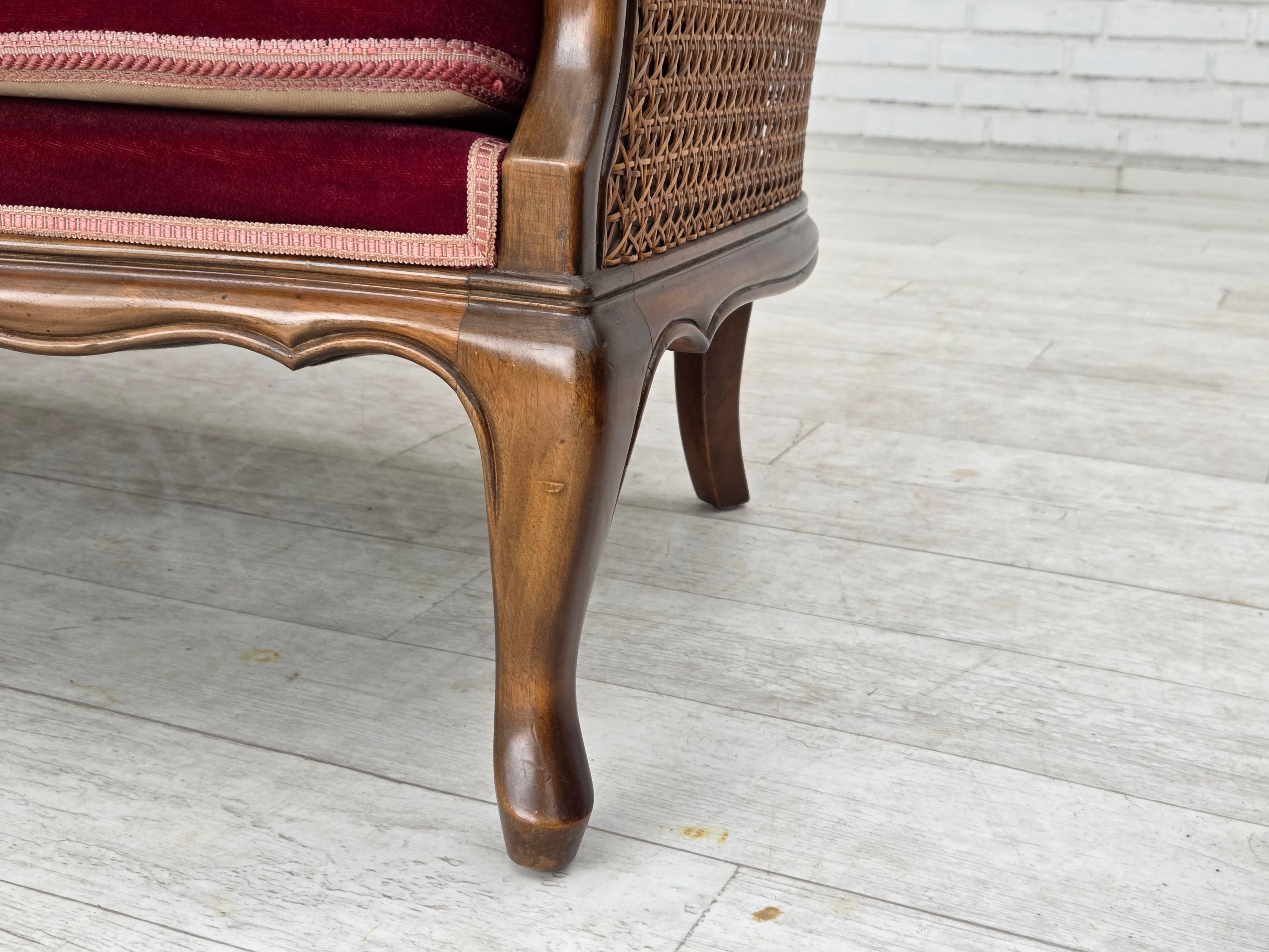 Años 50, sofá danés de 3 plazas, muebles de terciopelo, madera de fresno, muebles de malla. Danés en venta