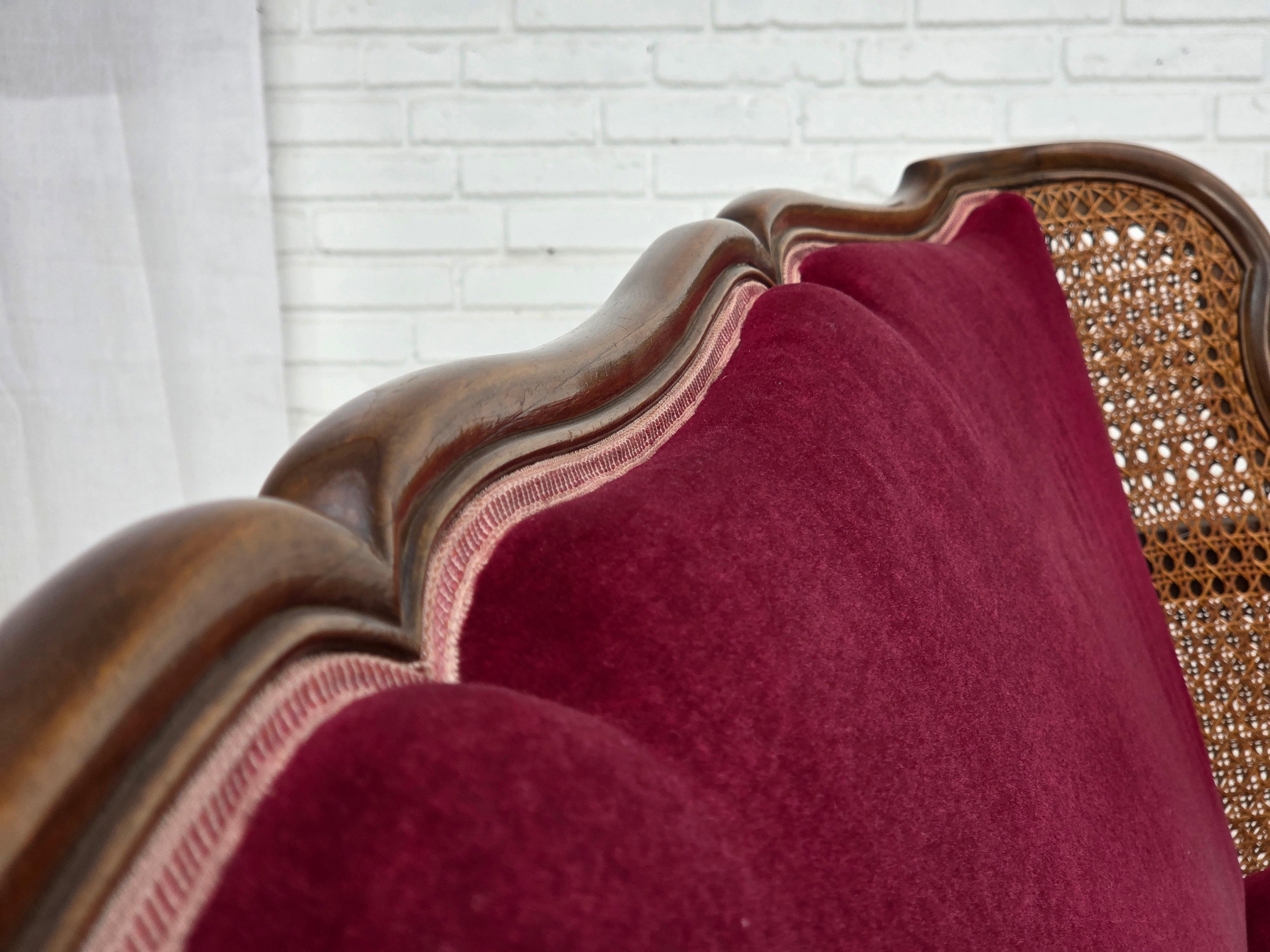 Años 50, sofá danés de 3 plazas, muebles de terciopelo, madera de fresno, muebles de malla. en venta 2