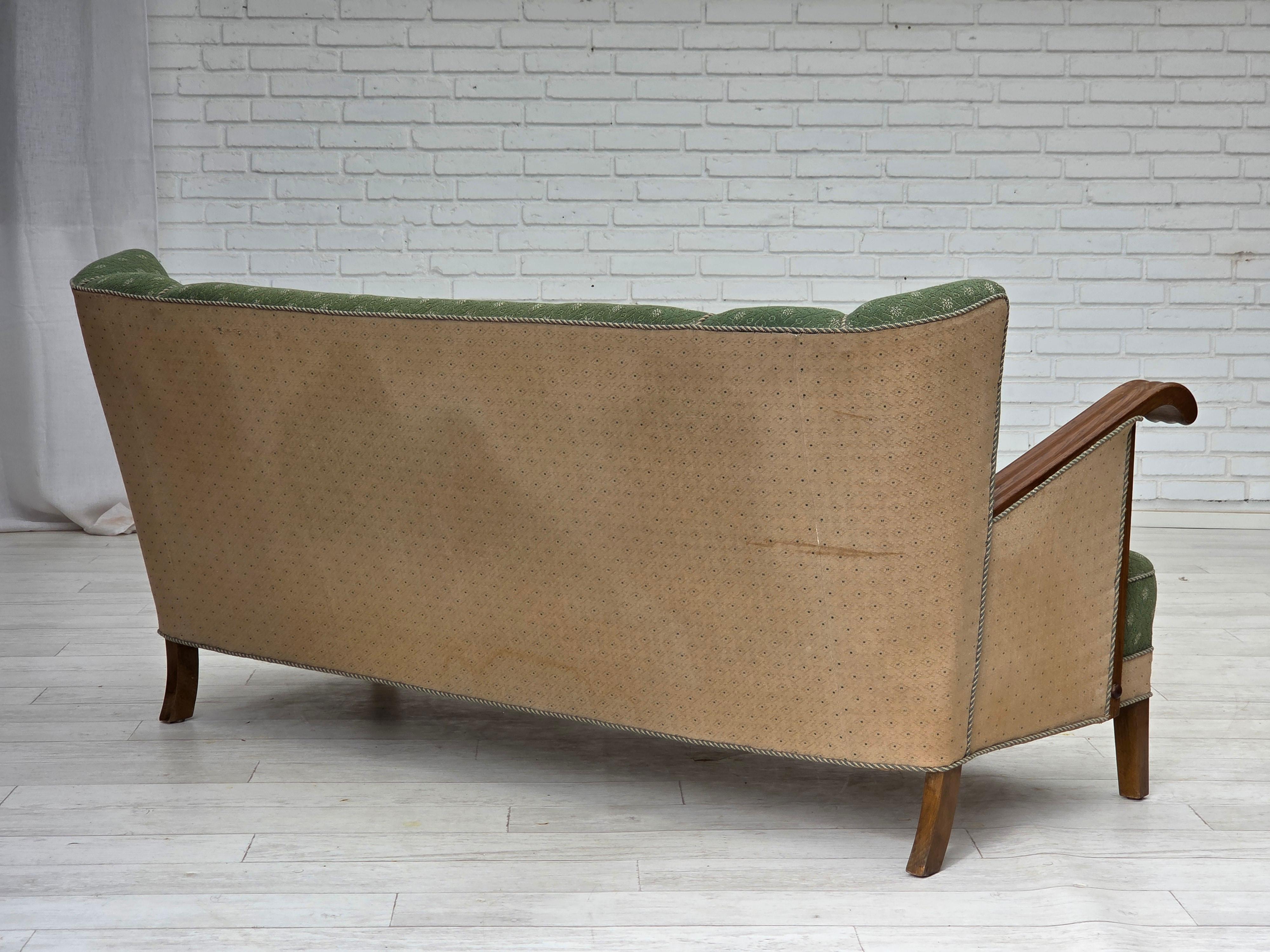 1950s, Danish 3-seater sofa, green/beige furniture wool fabric, oak wood. en vente 6